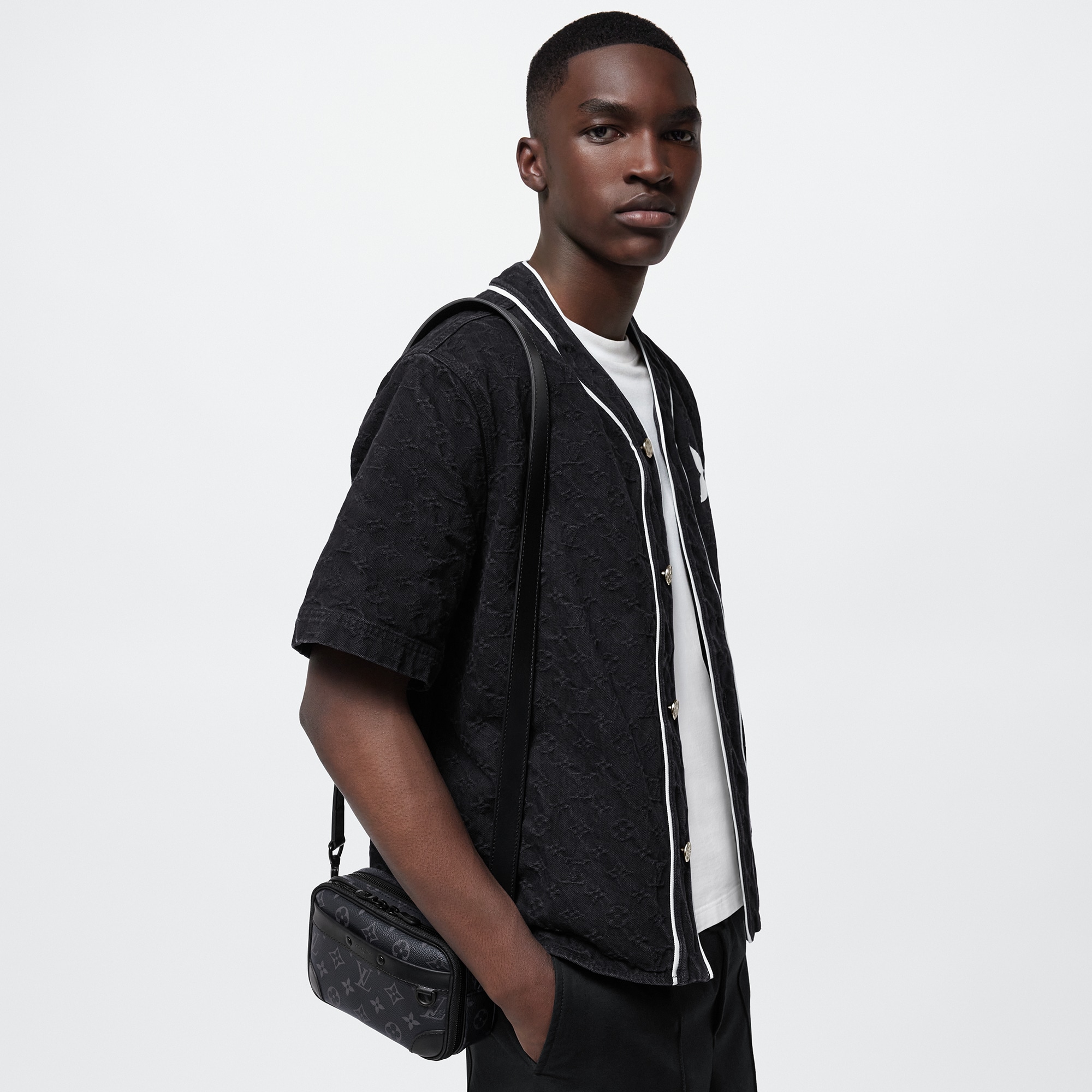 모노그램 이클립스 가방 All Collections 알파 웨어러블 월릿 | 루이비통 공식 온라인 스토어® (크게 보기)