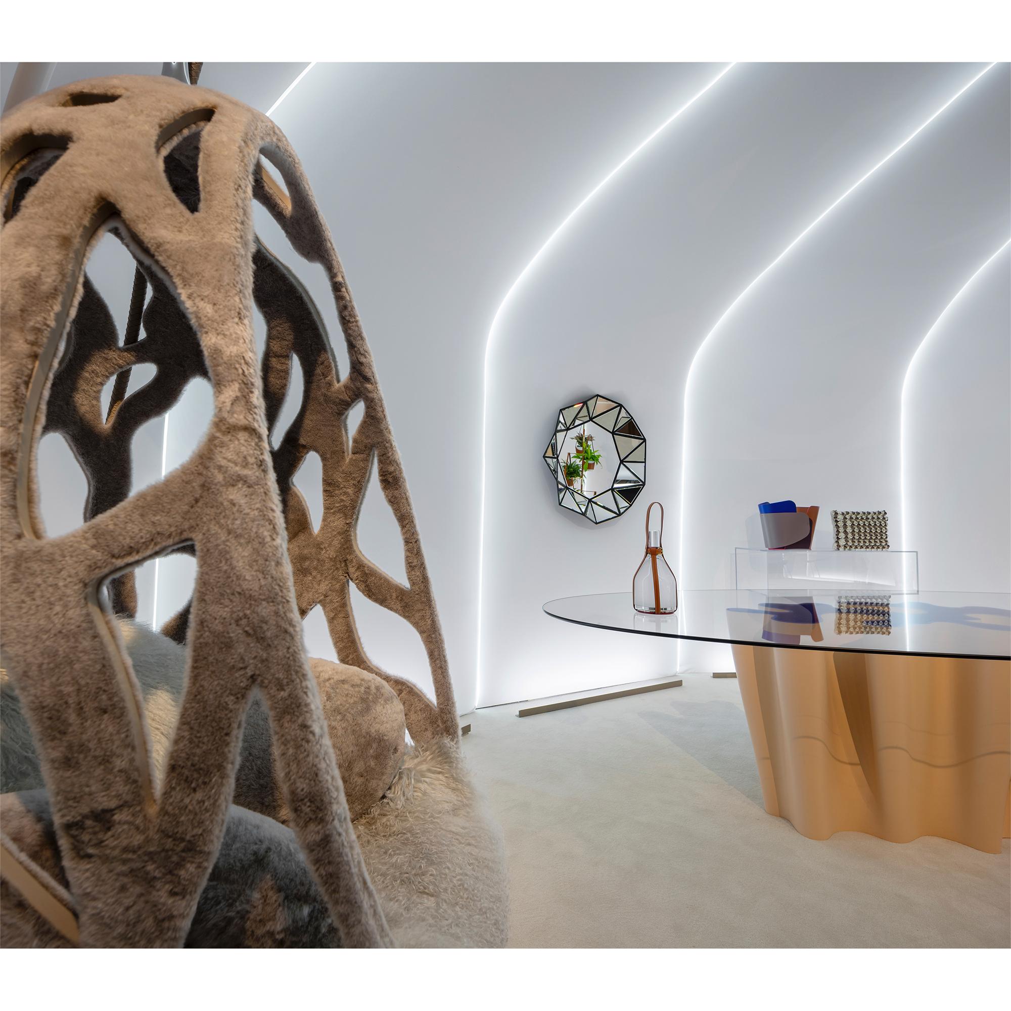  홈 & 아트 오브 다이닝 가구 아네모나 테이블 GM - 아뜰리에 비아게티 | 루이비통 공식 온라인 스토어® (크게 보기)