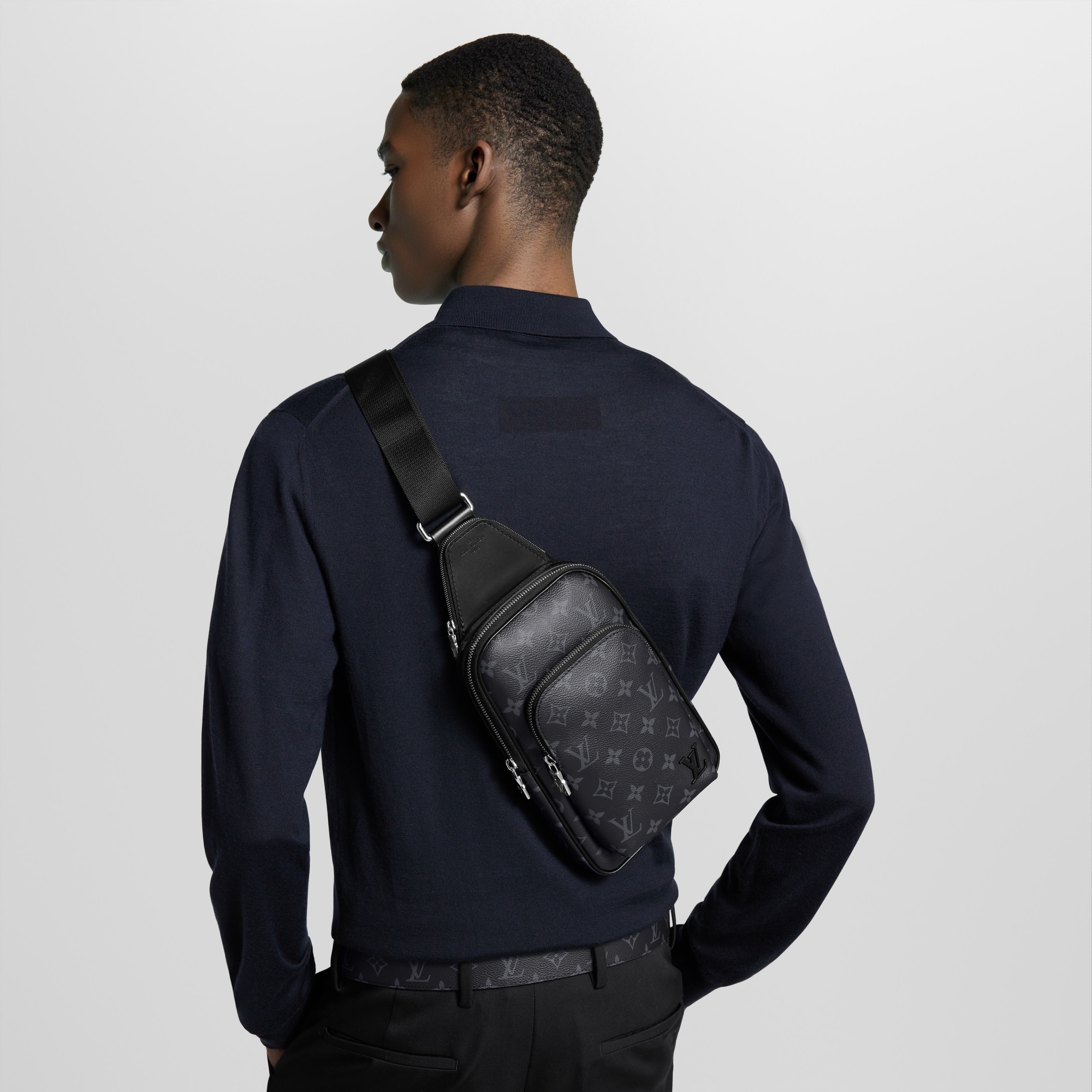 모노그램 이클립스 가방 가방 전체 보기 에비뉴 슬링백 PM | 루이비통 공식 온라인 스토어® (크게 보기)