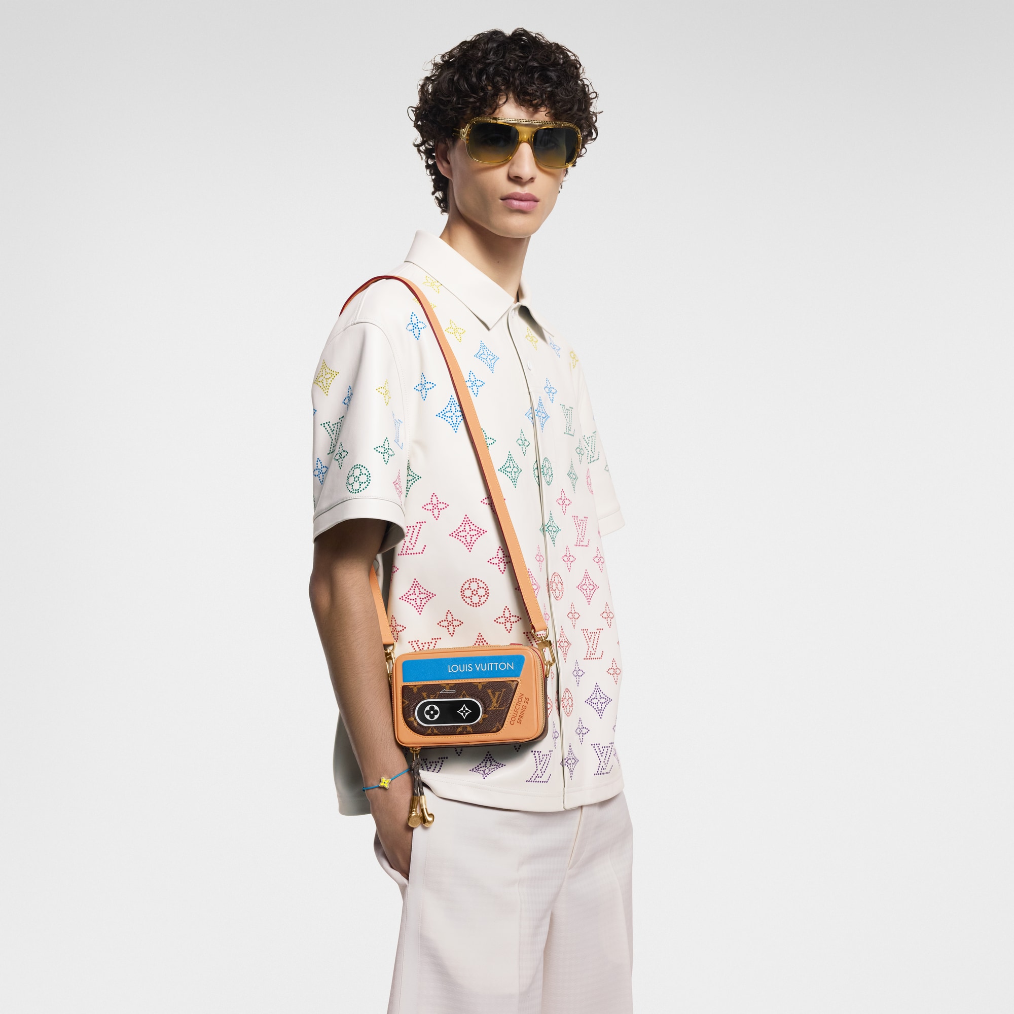 기타 가죽 남성 지갑 & 파우치 미니백 발라되르 웨어러블 월릿 | 루이비통 공식 온라인 스토어® (크게 보기)