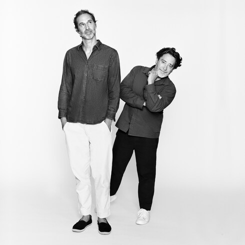 가죽 & 기타 소재 홈 & 아트 오브 다이닝 오브제 노마드 - 가구 컬렉션 벨 램프 - 에드워드 바버 & 제이 오스거비 | 루이비통 공식 온라인 스토어®