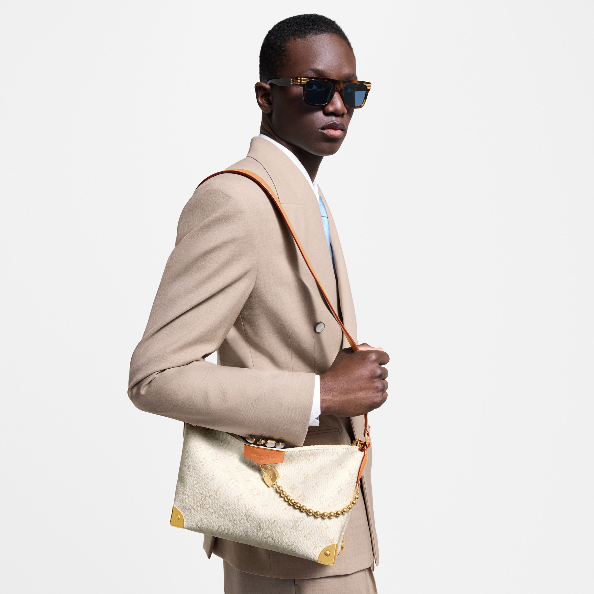 monogram_other 남성 가방 LV 아이콘 보보 트렁크 | 루이비통 공식 온라인 스토어® (크게 보기)