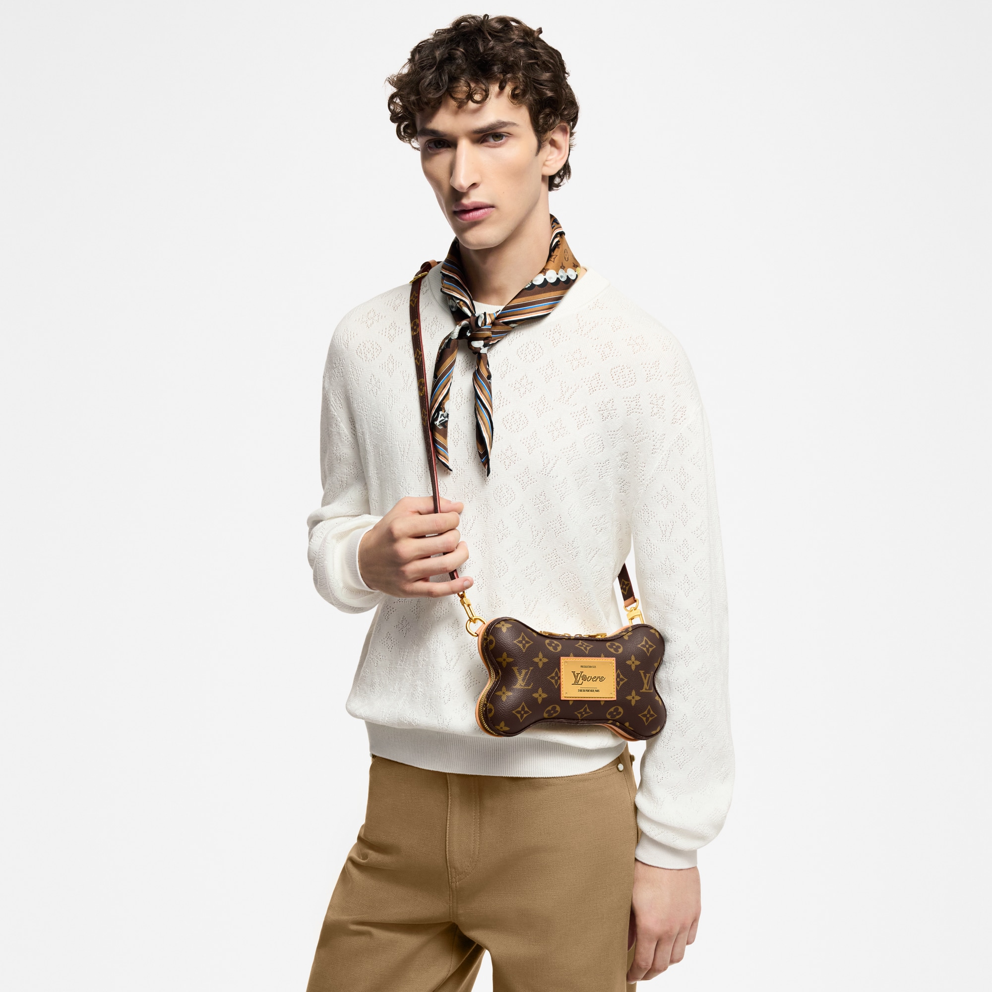 모노그램 가방 All Collections 본 웨어러블 월릿 | 루이비통 공식 온라인 스토어® (크게 보기)