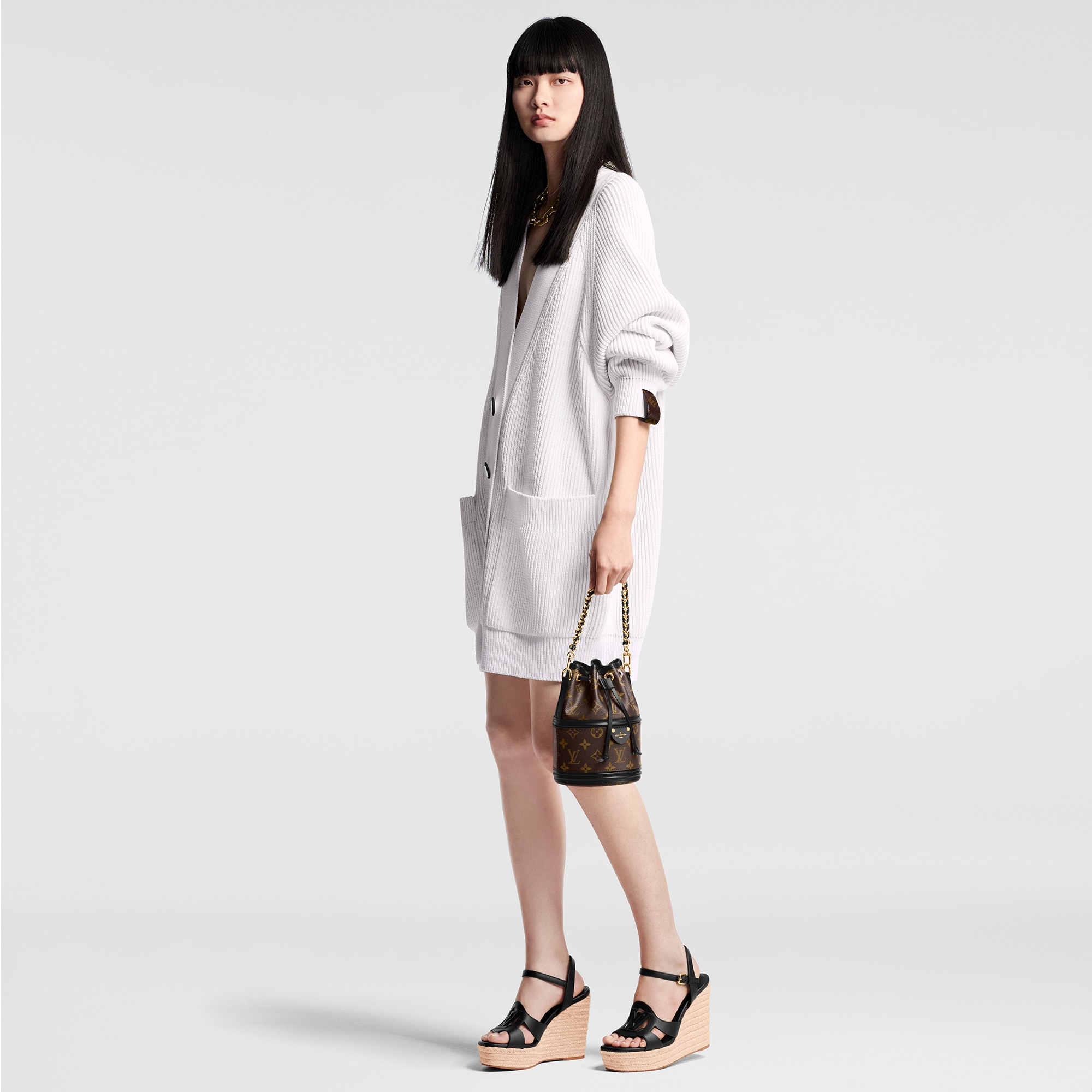 모노그램 핸드백 All Collections 카누 | 루이비통 공식 온라인 스토어® (크게 보기)