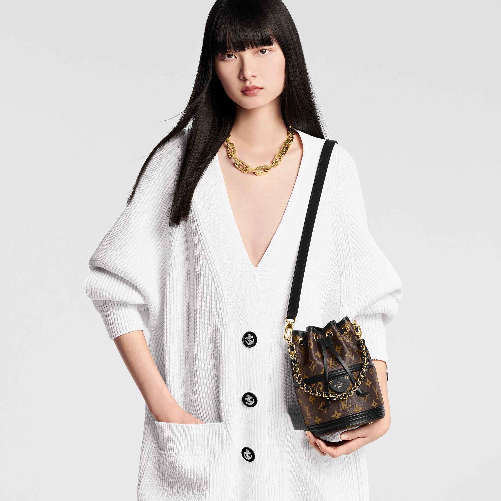 모노그램 핸드백 All Collections 카누 | 루이비통 공식 온라인 스토어® (크게 보기)