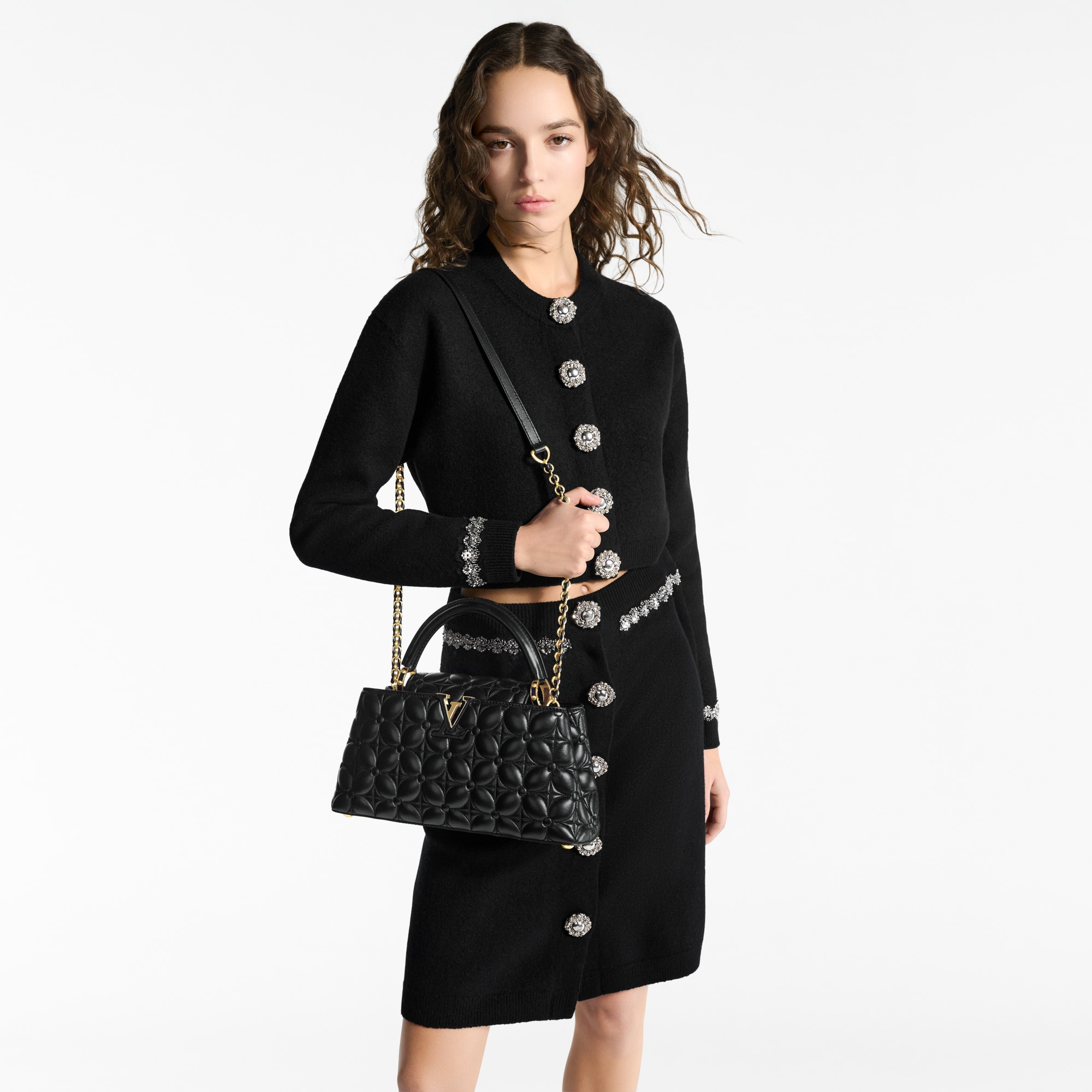 Capucines 핸드백 카퓌신 카퓌신 이스트 웨스트 MM | 루이비통 공식 온라인 스토어® (크게 보기)