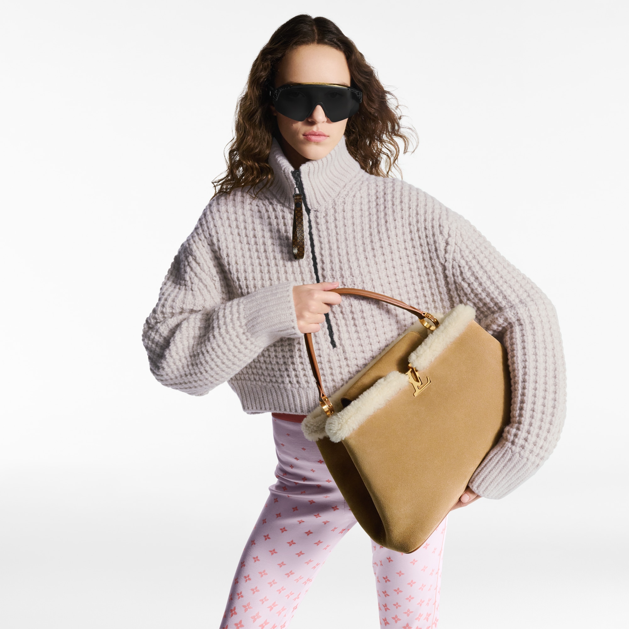 Capucines 핸드백 카퓌신 카퓌신 GM 수플 | 루이비통 공식 온라인 스토어® (크게 보기)