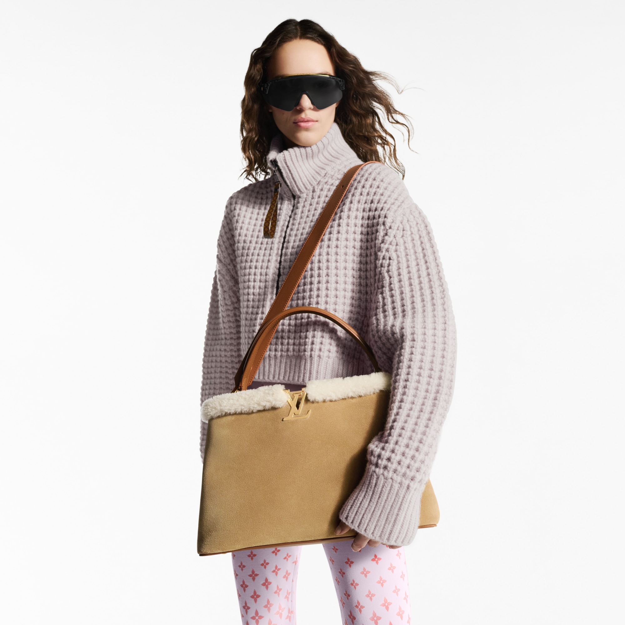 Capucines 핸드백 카퓌신 카퓌신 GM 수플 | 루이비통 공식 온라인 스토어® (크게 보기)