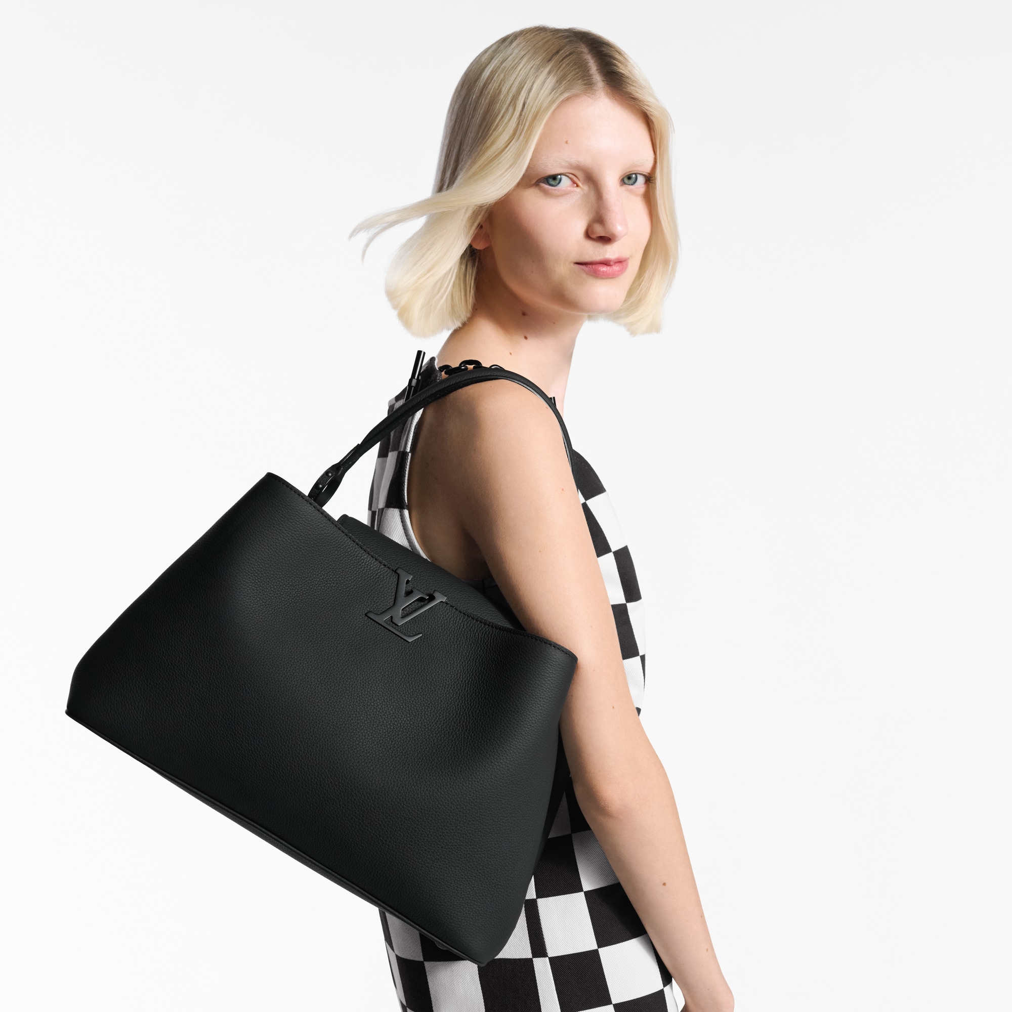 Capucines 핸드백 카퓌신 카퓌신 GM 수플 | 루이비통 공식 온라인 스토어® (크게 보기)