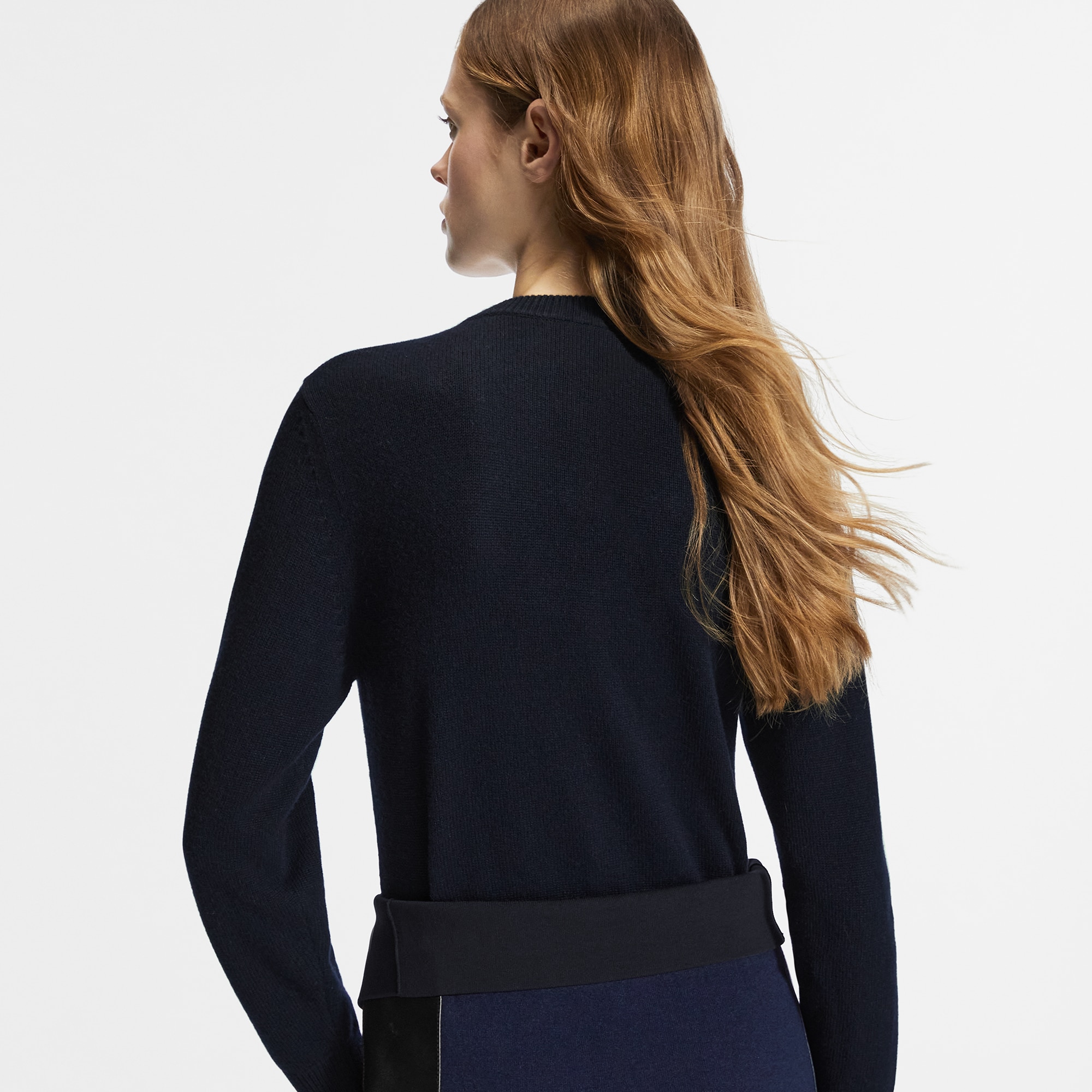  의류 니트웨어 체인 디테일 패치 스웨터 | 루이비통 공식 온라인 스토어® (크게 보기)