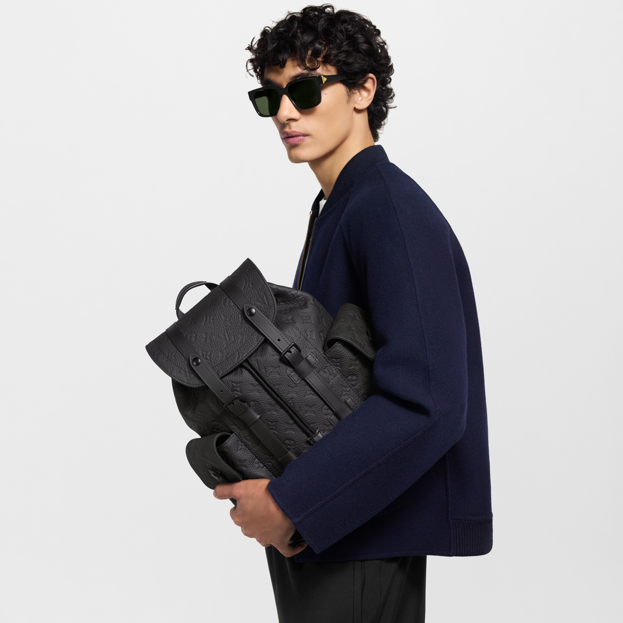 모노그램 토뤼옹 가방 All Collections 크리스토퍼 PM | 루이비통 공식 온라인 스토어® (크게 보기)