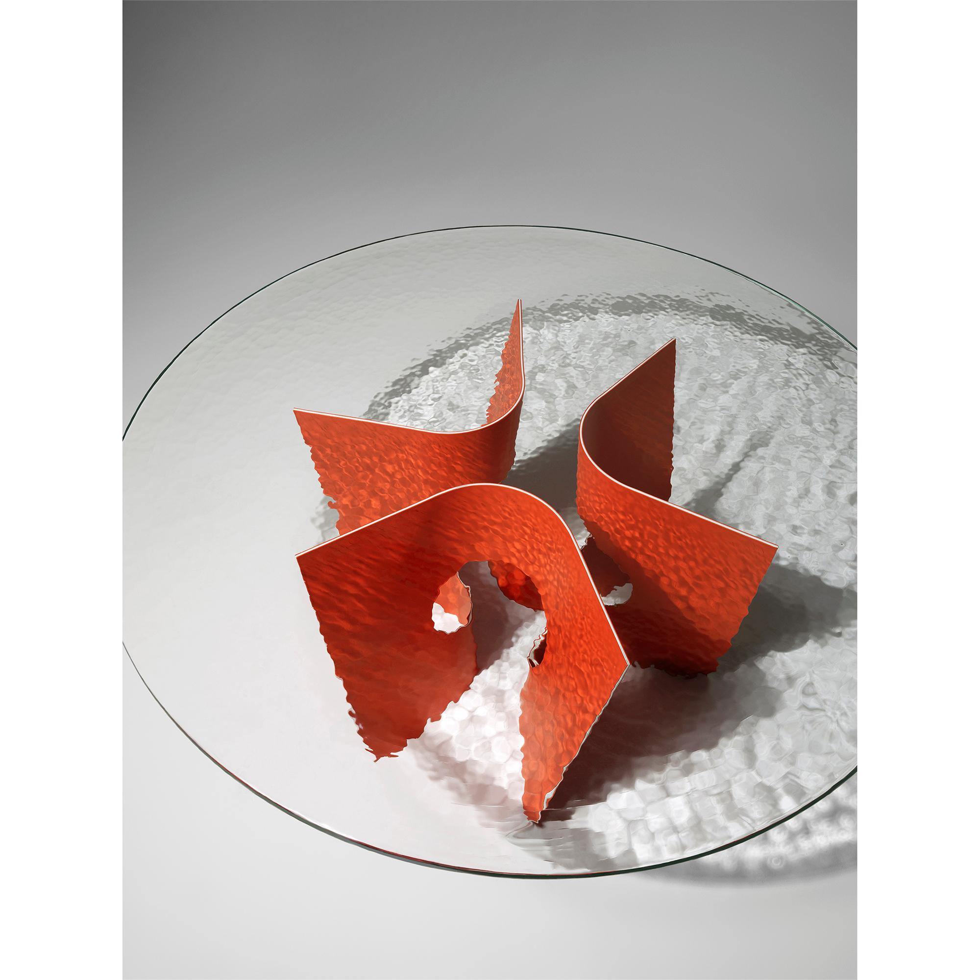  홈 & 아트 오브 다이닝 가구 코스믹 테이블 GM 텍스처드 - 로우 에지스 | 루이비통 공식 온라인 스토어® (크게 보기)