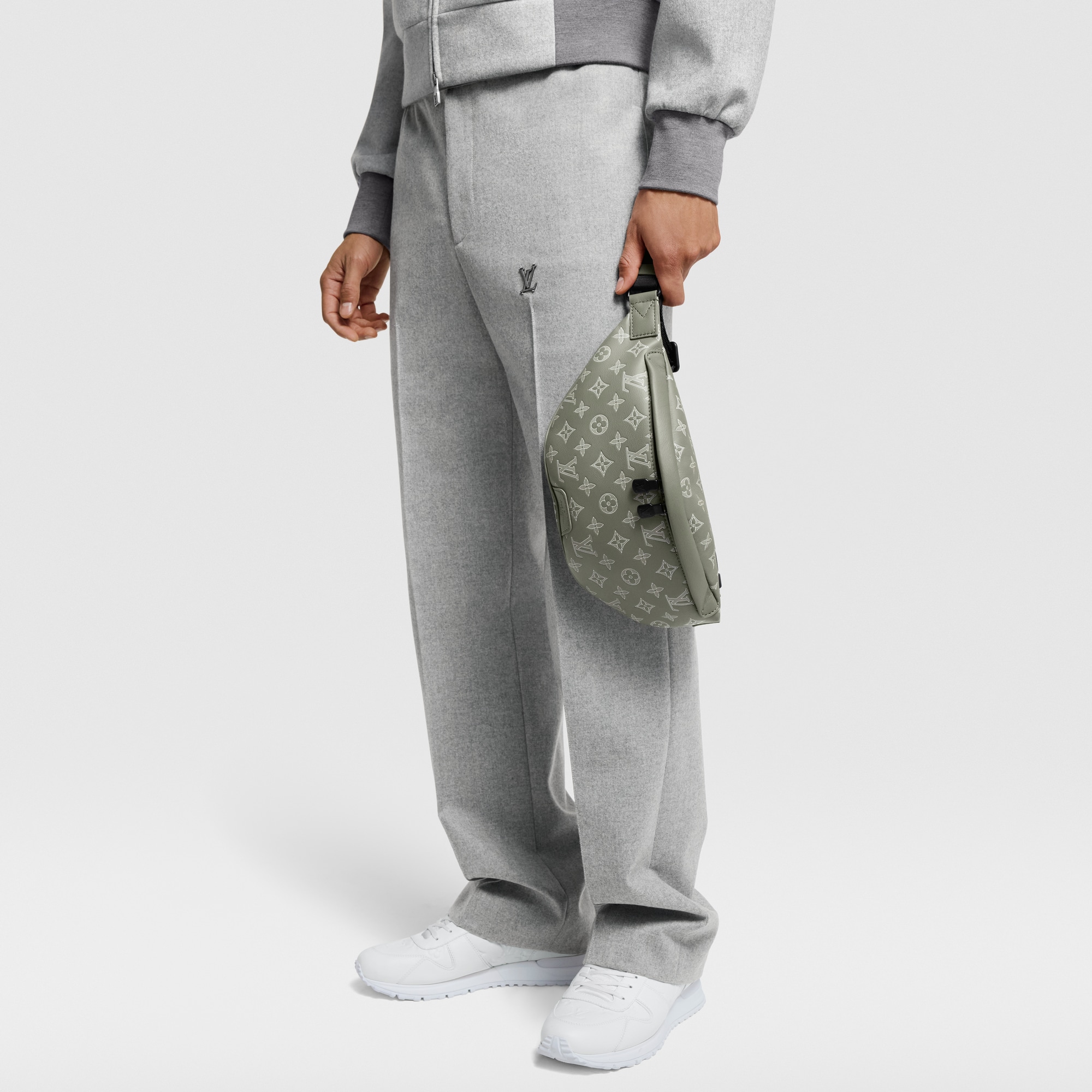 모노그램 섀도우 남성 가방 신제품 디스커버리 범백 | 루이비통 공식 온라인 스토어® (크게 보기)