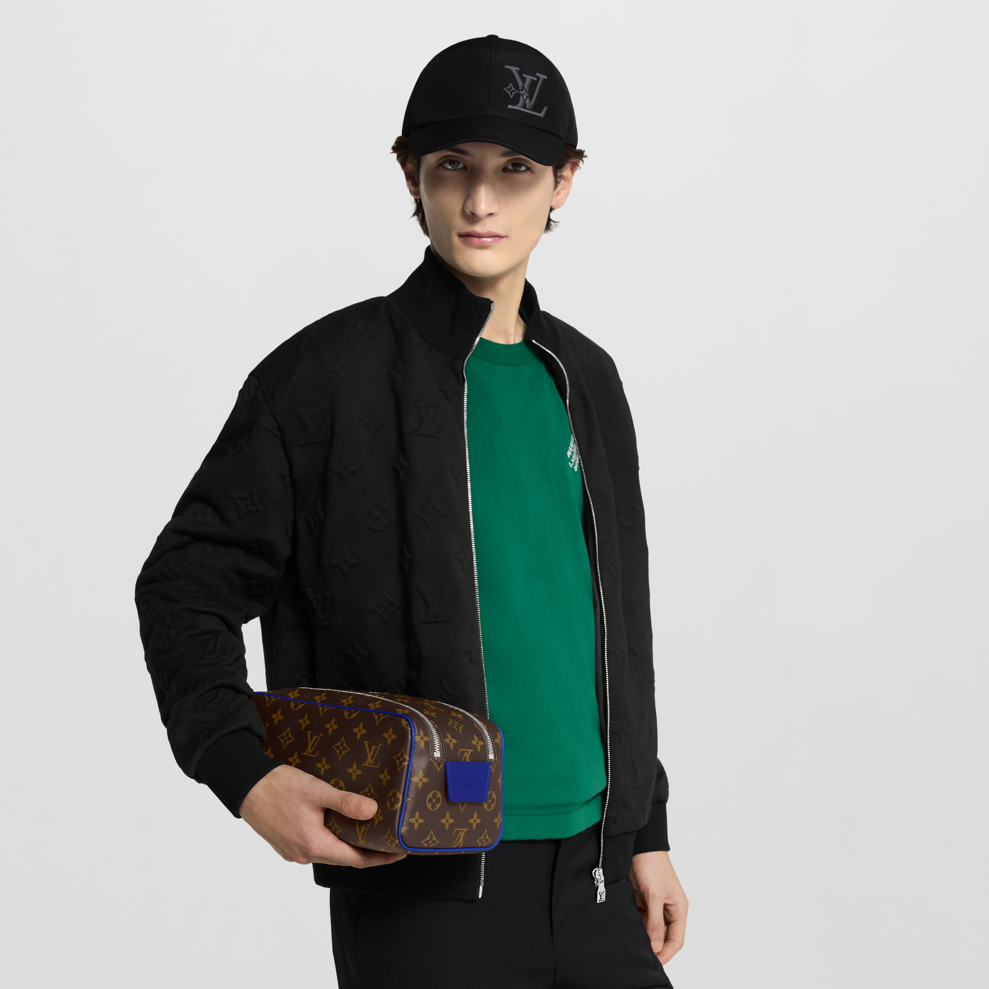 G73 트래블 트래블 액세서리 돕 키트 | 루이비통 공식 온라인 스토어® (크게 보기)