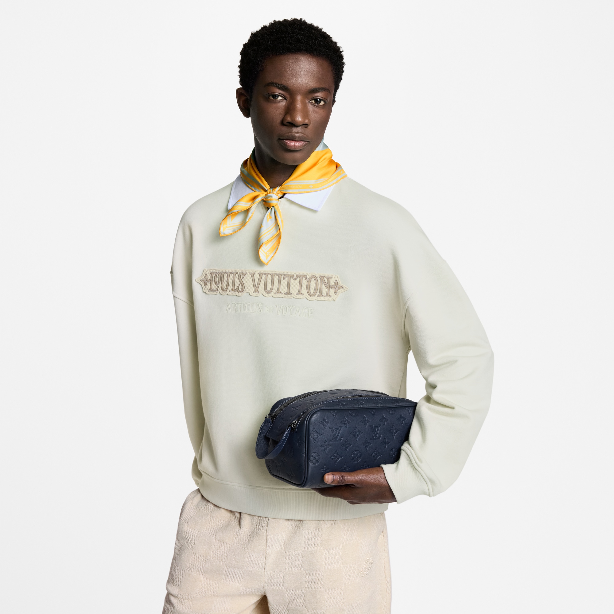 Monogram Shadow 트래블 트래블 액세서리 돕 키트 | 루이비통 공식 온라인 스토어® (크게 보기)