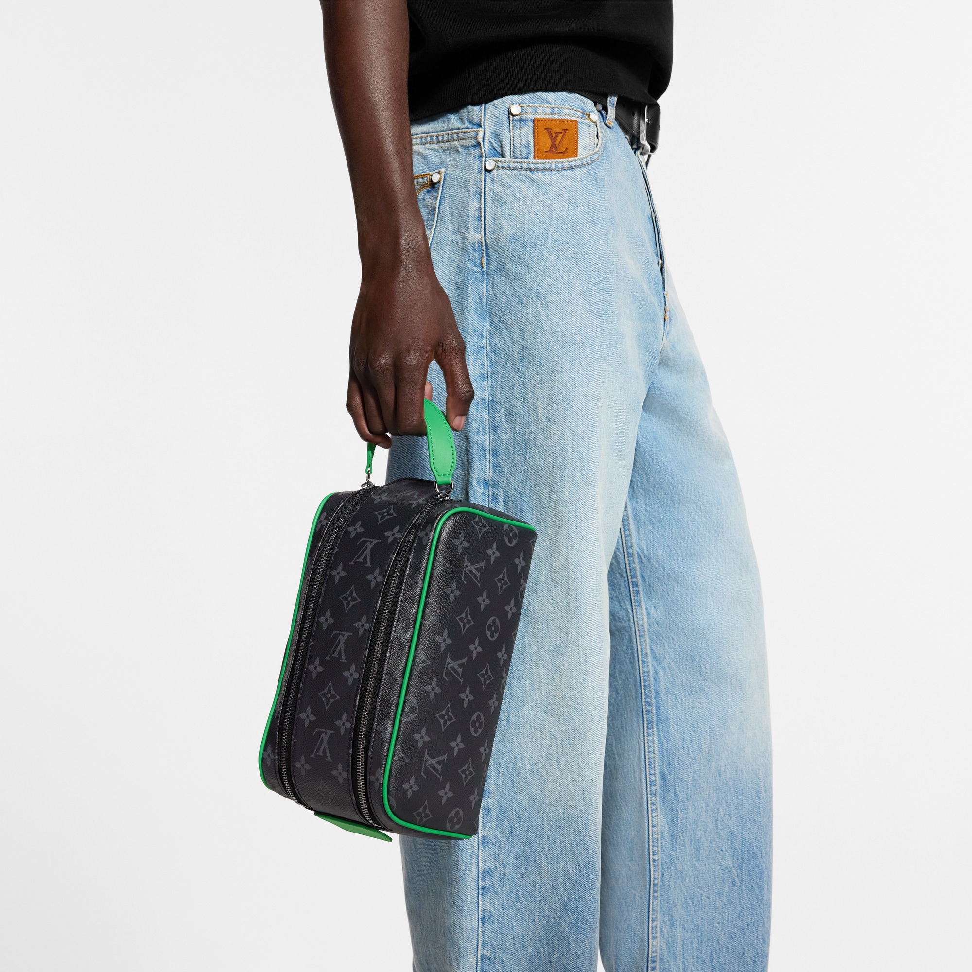 모노그램 이클립스 트래블 트래블 액세서리 돕 키트 | 루이비통 공식 온라인 스토어® (크게 보기)