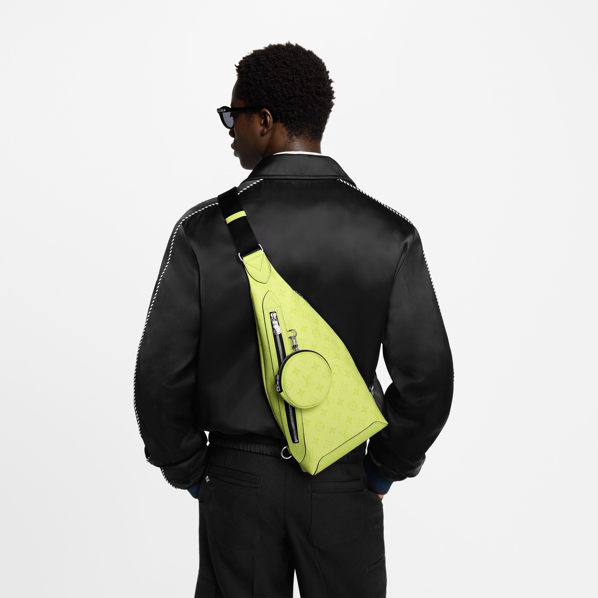 Taigarama 여성 가방 신제품 듀오 슬링 백 | 루이비통 공식 온라인 스토어® (크게 보기)