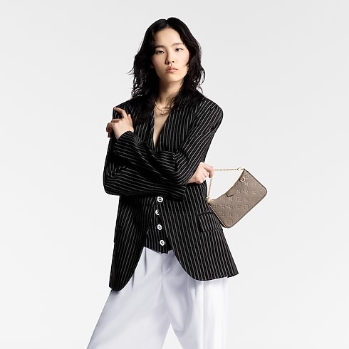 모노그램 앙프렝뜨 여성 지갑 & 미니백 지갑 & 미니백 전체보기 이지 파우치 온 스트랩 | 루이비통 공식 온라인 스토어® (크게 보기)