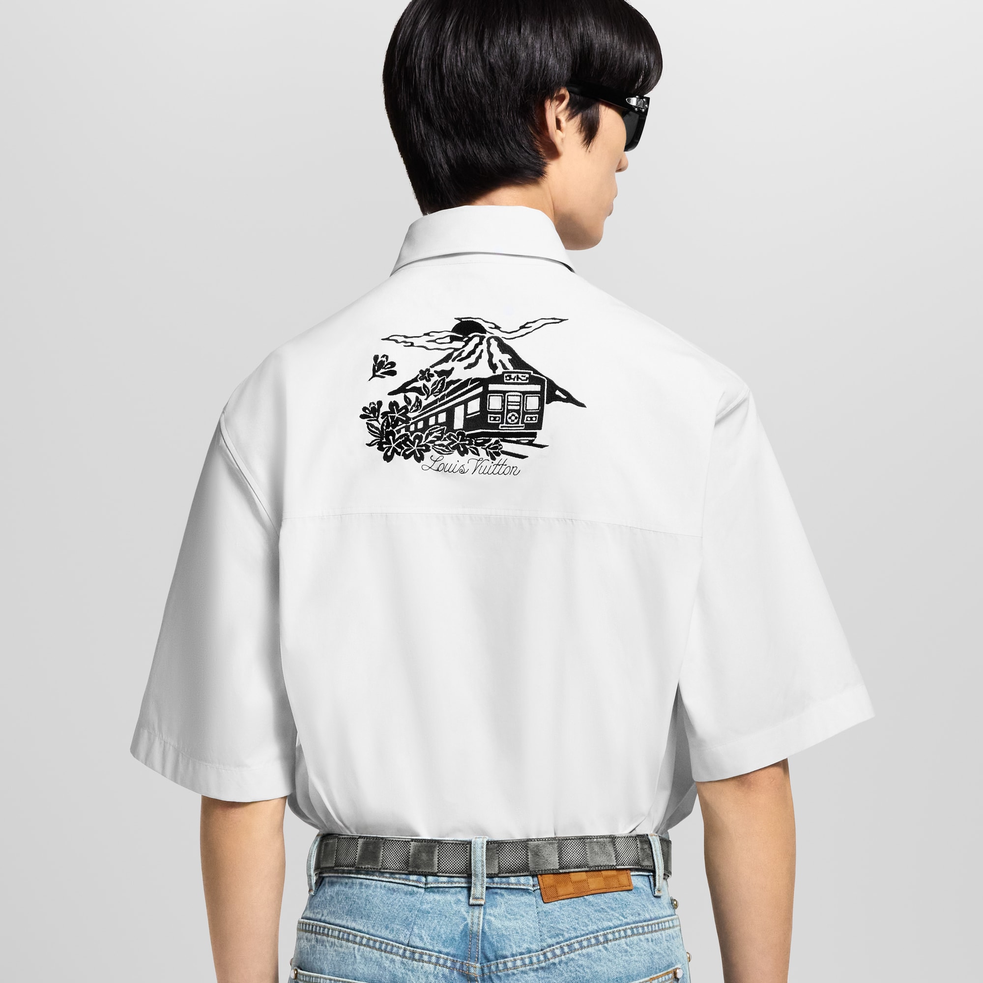  의류 셔츠 엠벨리시드 쇼트 슬리브드 셔츠 | 루이비통 공식 온라인 스토어® (크게 보기)