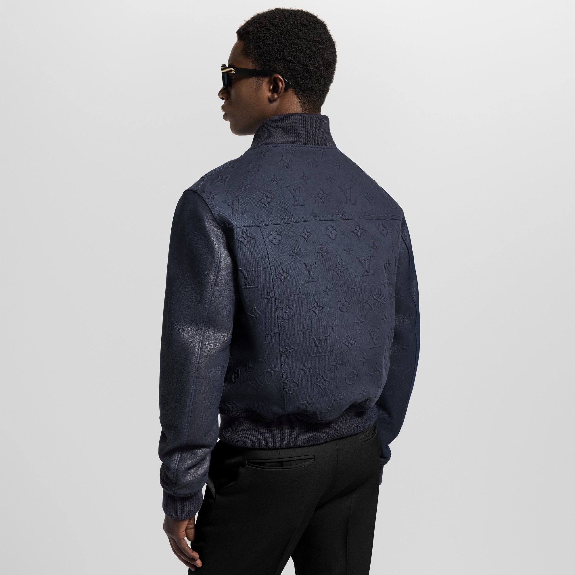  의류 아우터 & 코트 엠보스드 모노그램 코튼 바시티 재킷 | 루이비통 공식 온라인 스토어® (크게 보기)