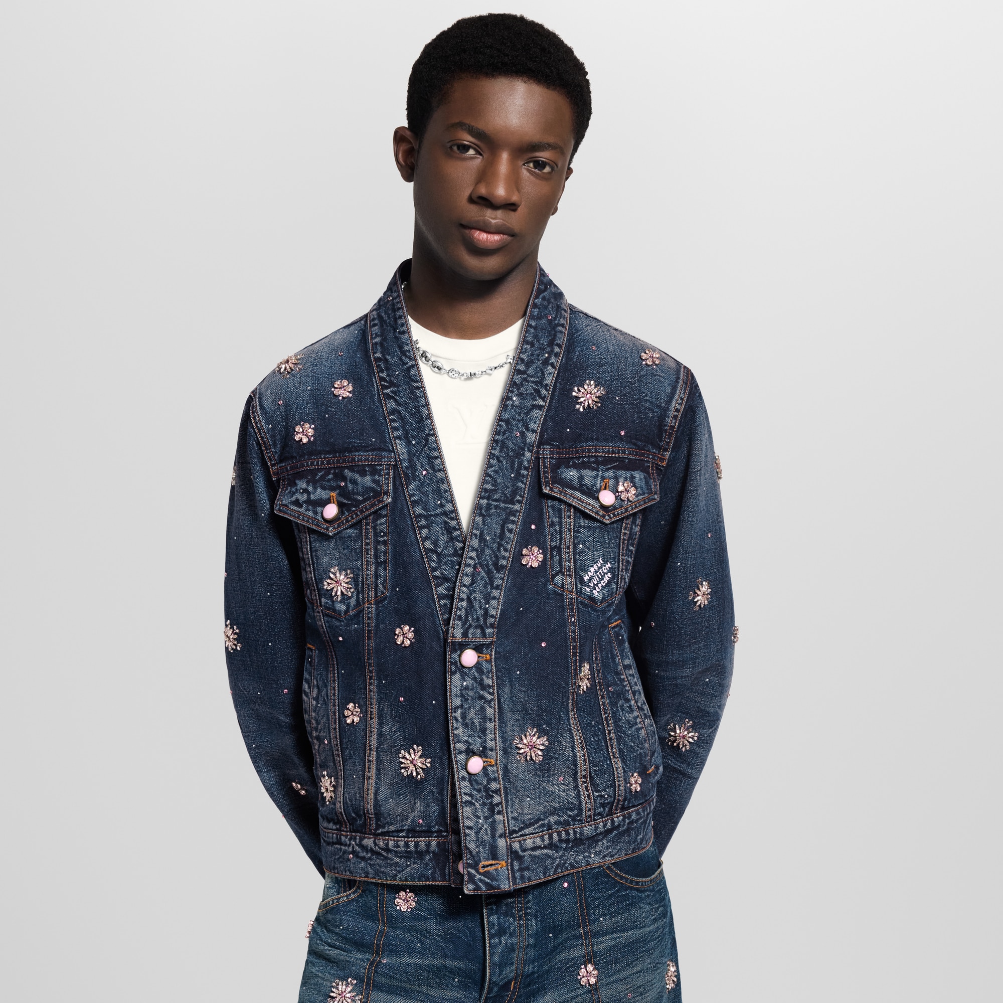  의류 아우터 & 코트 엠브로이더드 데님 기모노 재킷 | 루이비통 공식 온라인 스토어® (크게 보기)