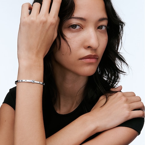 카테고리 팔찌 앙프렝뜨 (Empreinte) 스몰 뱅글, 화이트 골드 | 루이비통 공식 온라인 스토어® (크게 보기)