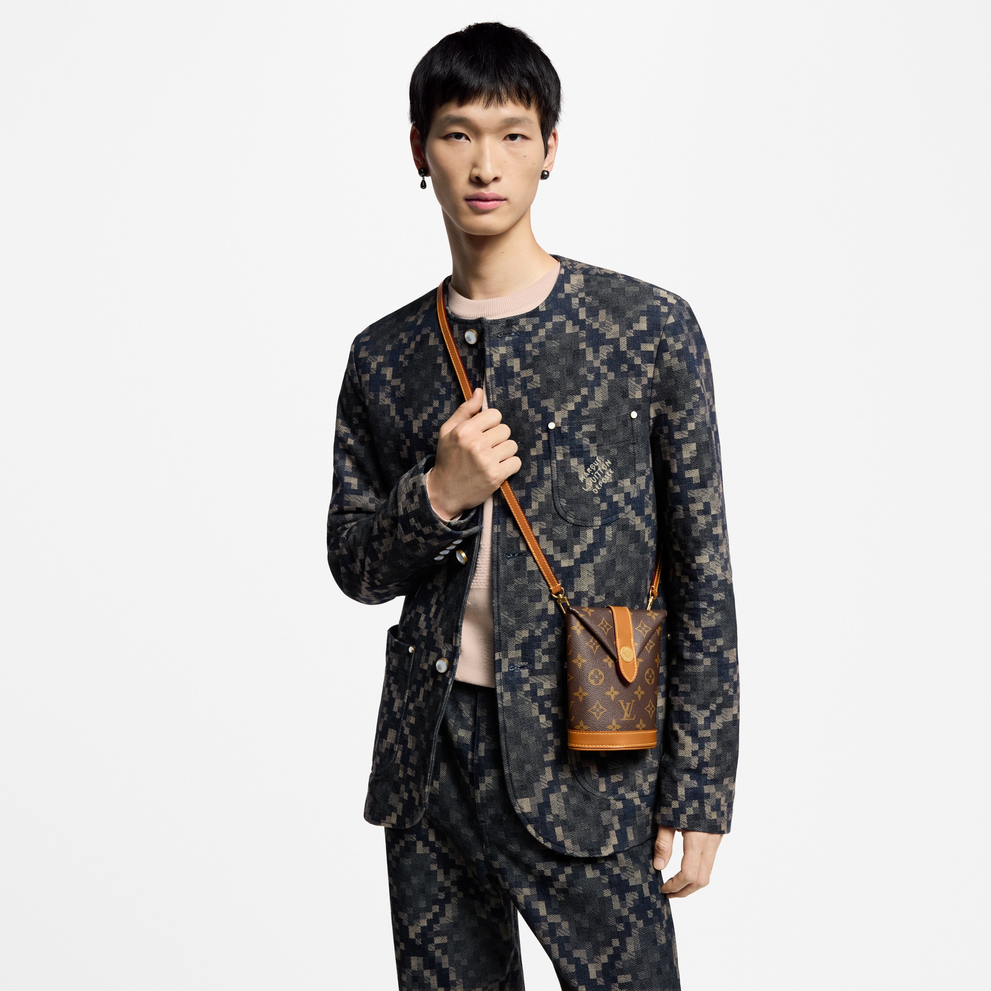 G69 남성 지갑 & 파우치 미니백 엔벨로프 파우치 | 루이비통 공식 온라인 스토어® (크게 보기)