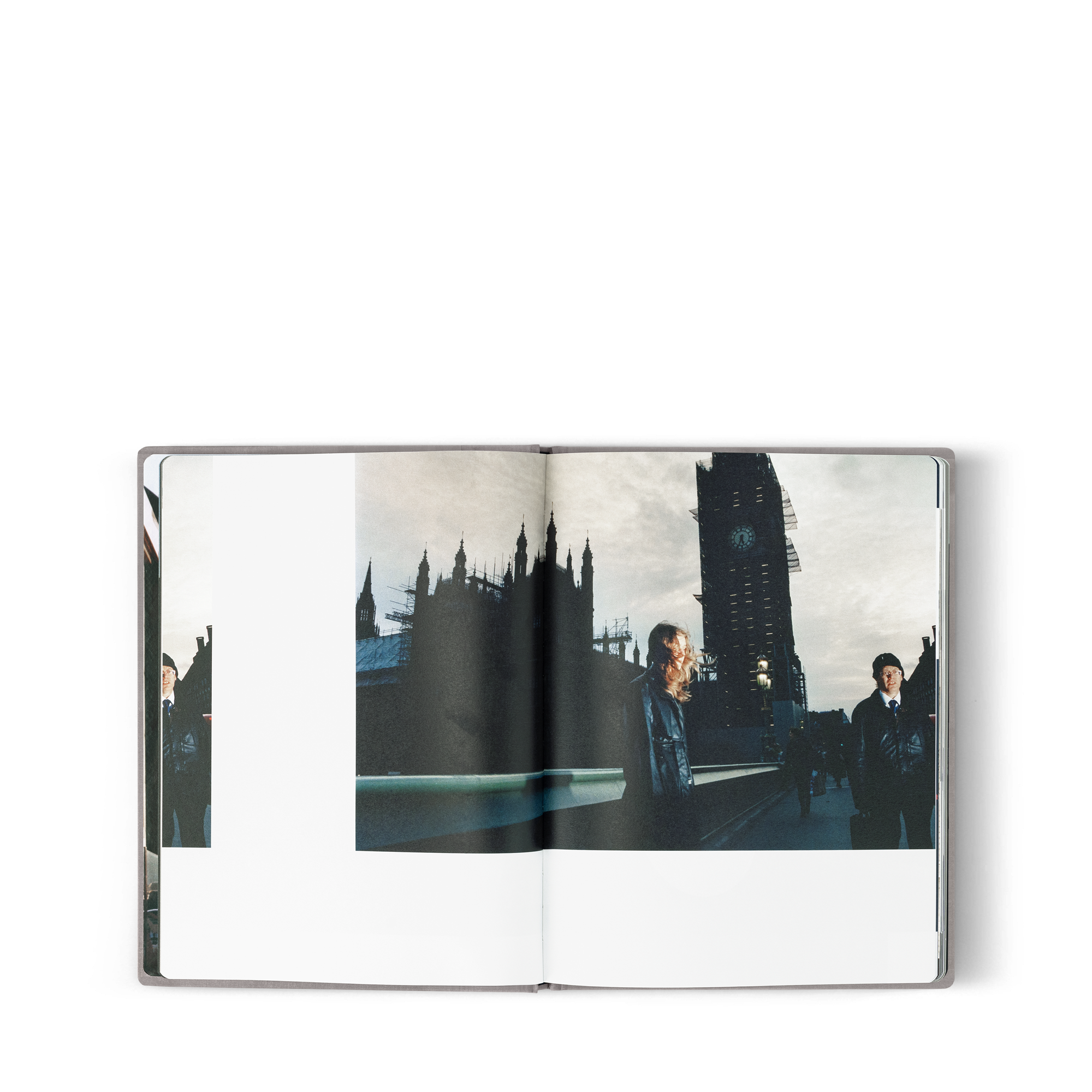  북 & 오피스 액세서리 패션 아이 패션 아이 런던 | 루이비통 공식 온라인 스토어® (크게 보기)