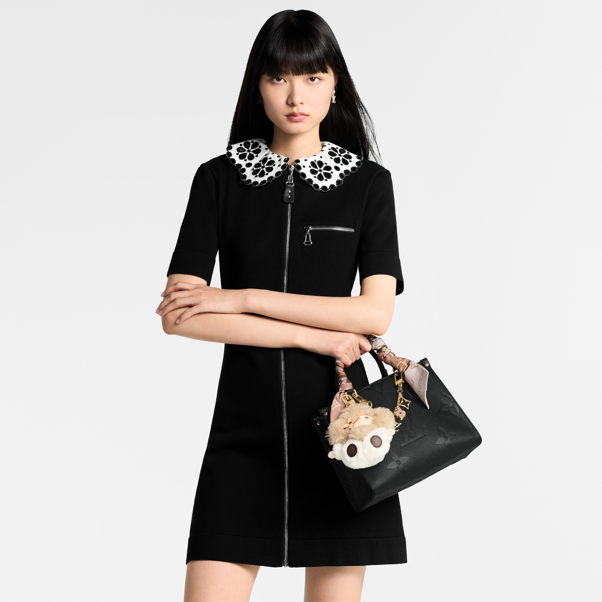 S00 액세서리 키 홀더 & 백참 플뢰르 드 모노그램 백 참 체인 | 루이비통 공식 온라인 스토어® (크게 보기)