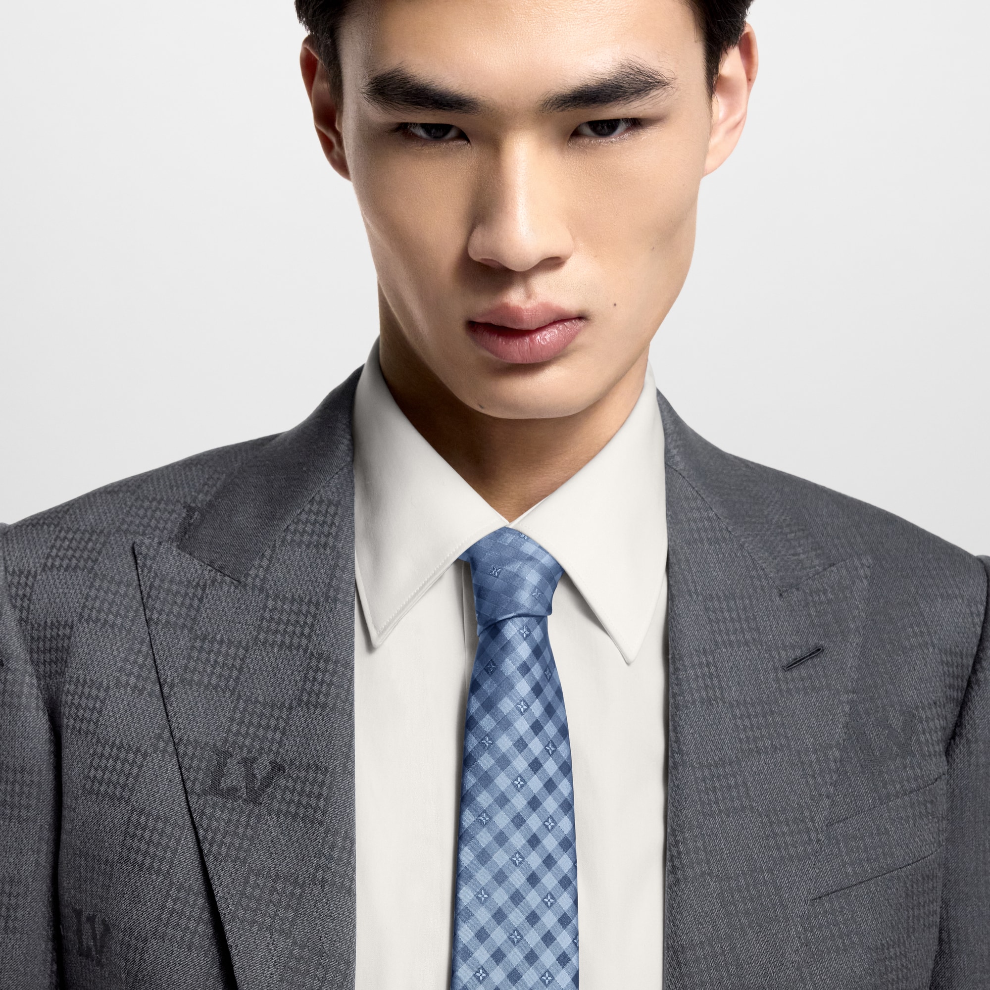 S00 액세서리 타이 & 포켓 스퀘어 플라워 체크 (Flowers Check) 타이 | 루이비통 공식 온라인 스토어® (크게 보기)