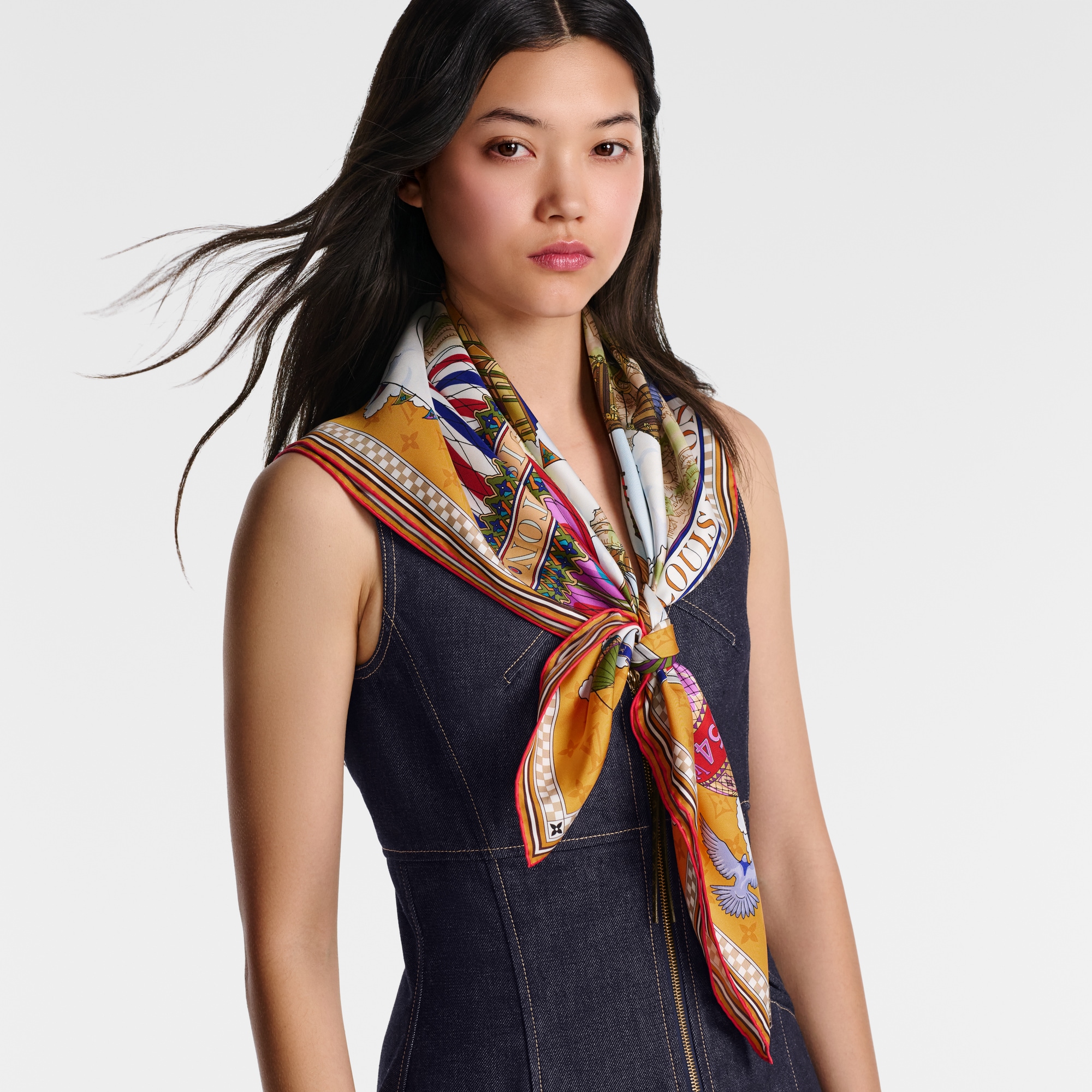 S00 액세서리 실크 스퀘어 & 방도 프롬 더 클라우드 스퀘어 90 | 루이비통 공식 온라인 스토어® (크게 보기)