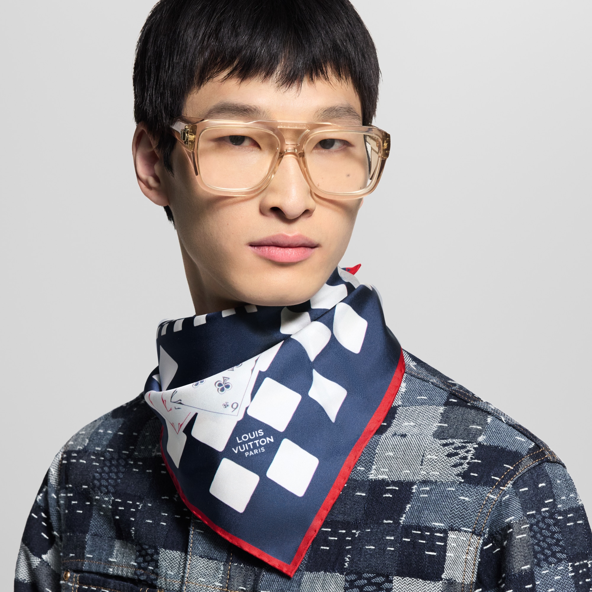 S00 액세서리 실크 & 반다나 게임 신 (Game Scene) 반다나 | 루이비통 공식 온라인 스토어® (크게 보기)