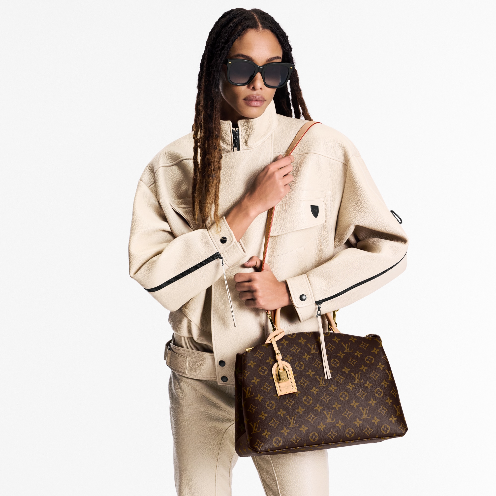 모노그램 핸드백 핸드백 전체 보기 그랑 팔레 | 루이비통 공식 온라인 스토어® (크게 보기)