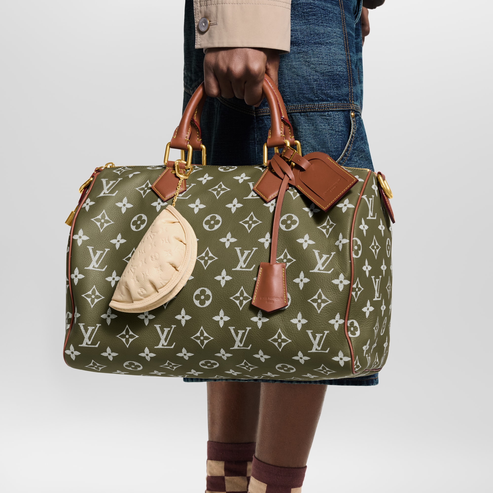 모노그램 가죽 남성 지갑 & 파우치 지갑 & 가죽 소품 전체 보기 교자 키 파우치 | 루이비통 공식 온라인 스토어® (크게 보기)