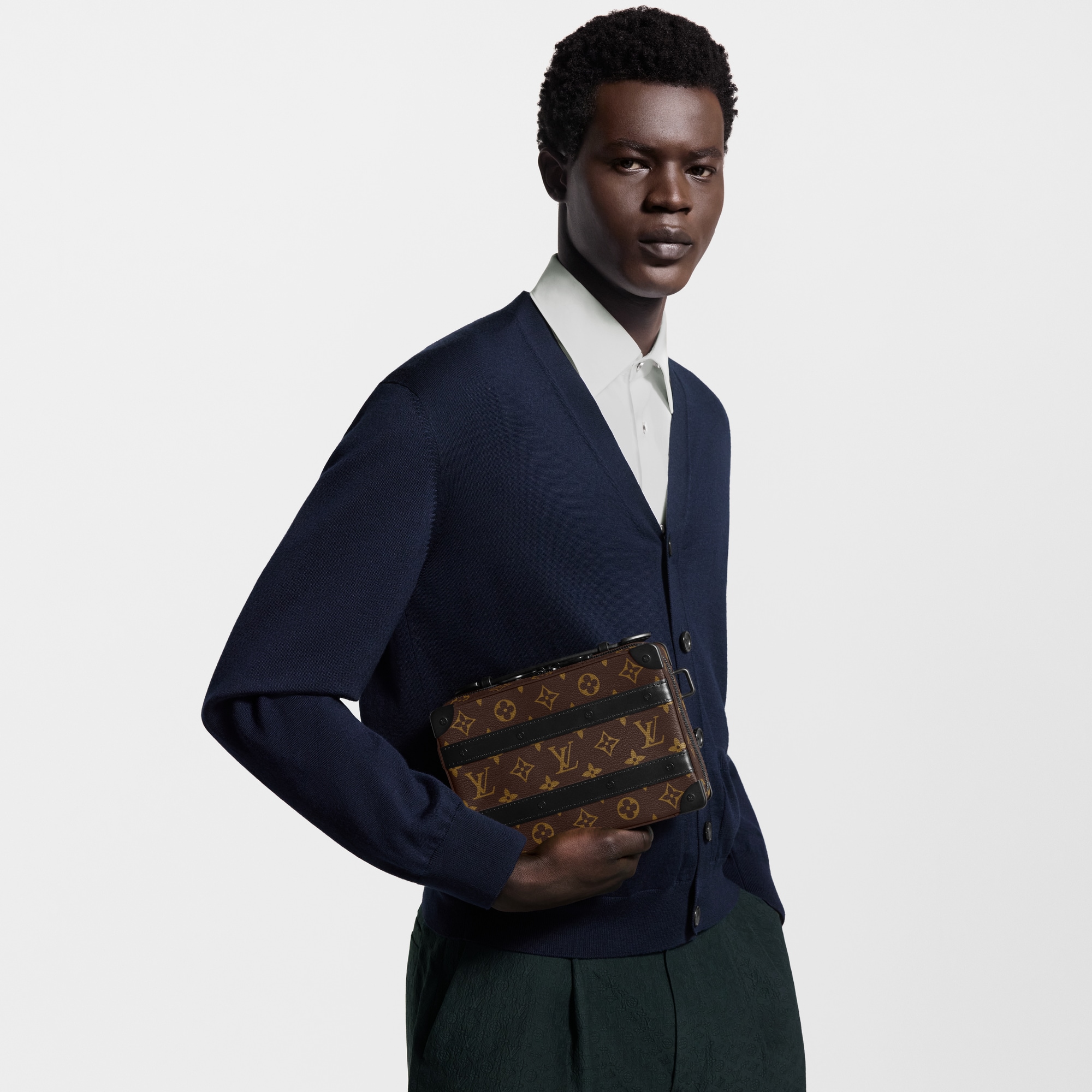 모노그램 마카사르 가방 All Collections 핸들 소프트 트렁크 | 루이비통 공식 온라인 스토어® (크게 보기)