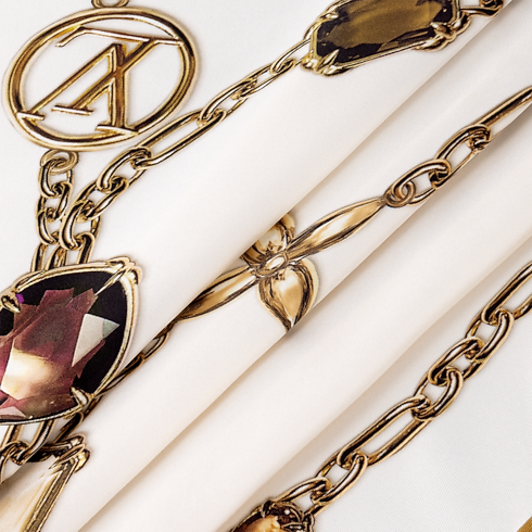 S00 액세서리 실크 스퀘어 & 방도 에얼룸 실크 트라이앵글 | 루이비통 공식 온라인 스토어® (크게 보기)