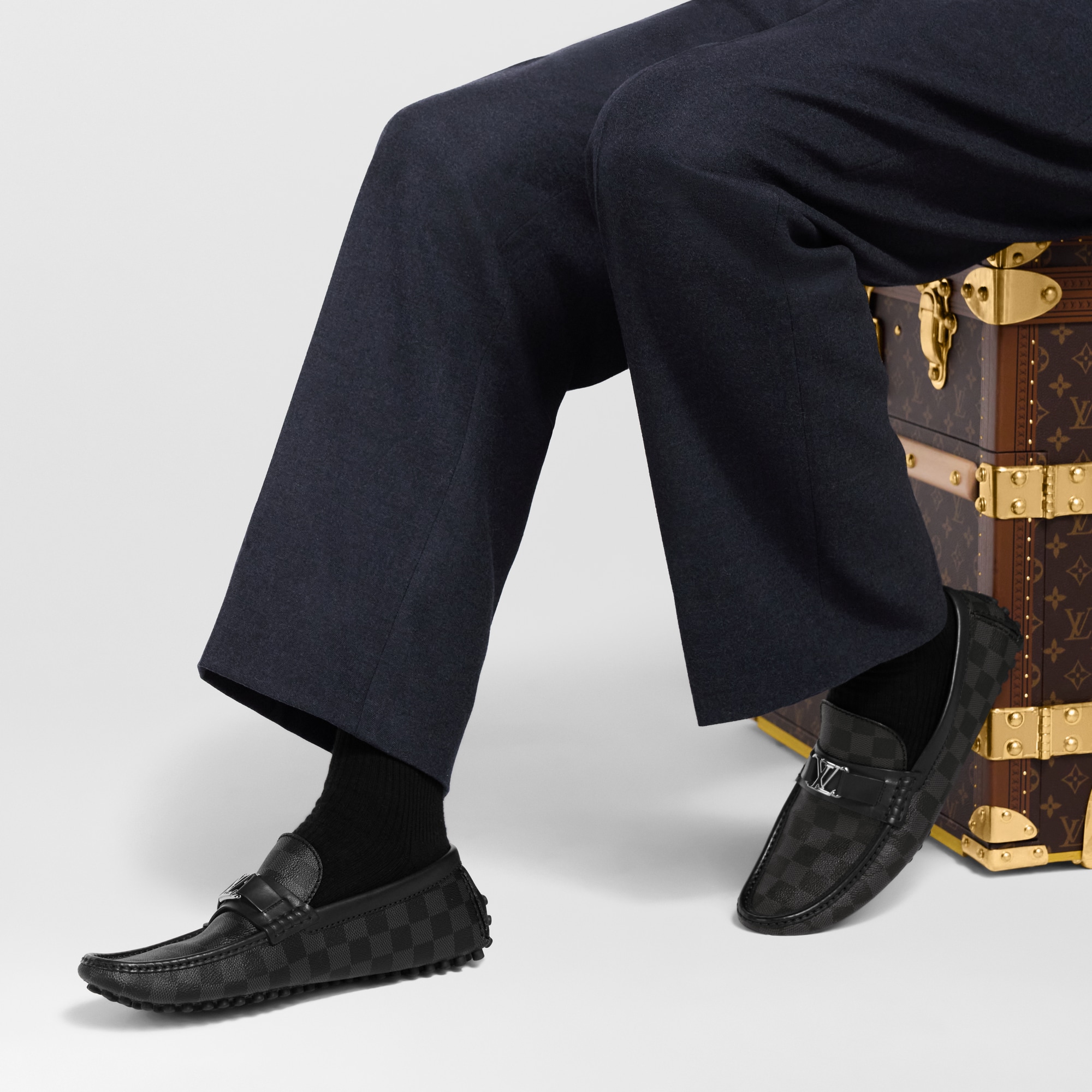 다미에 그라파이트 슈즈 슈즈 전체 보기 호켄하임 모카신 | 루이비통 공식 온라인 스토어® (크게 보기)