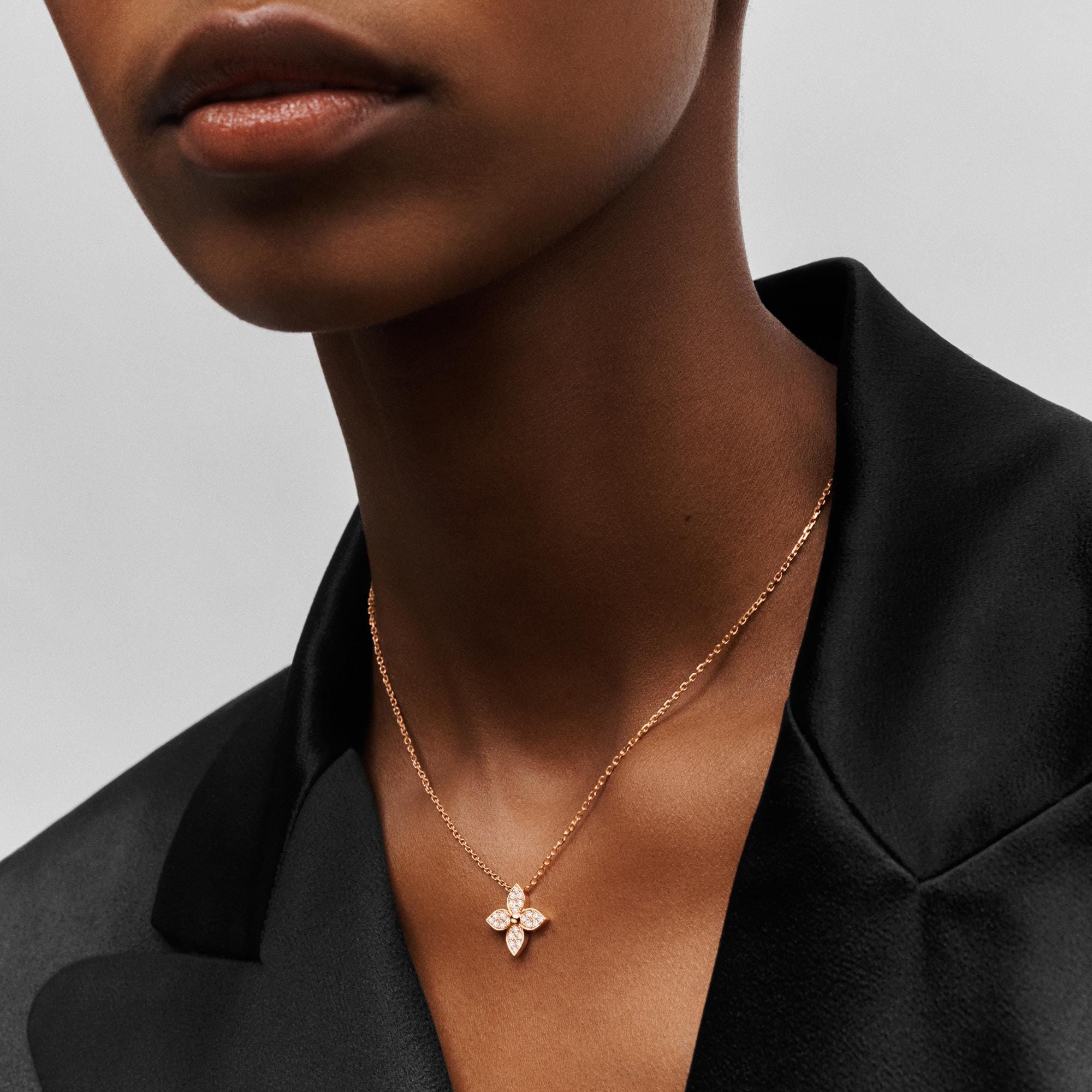  카테고리 파인 주얼리 전체 보기 이딜 블라썸 펜던트, 핑크 골드와 다이아몬드 | 루이비통 공식 온라인 스토어® (크게 보기)