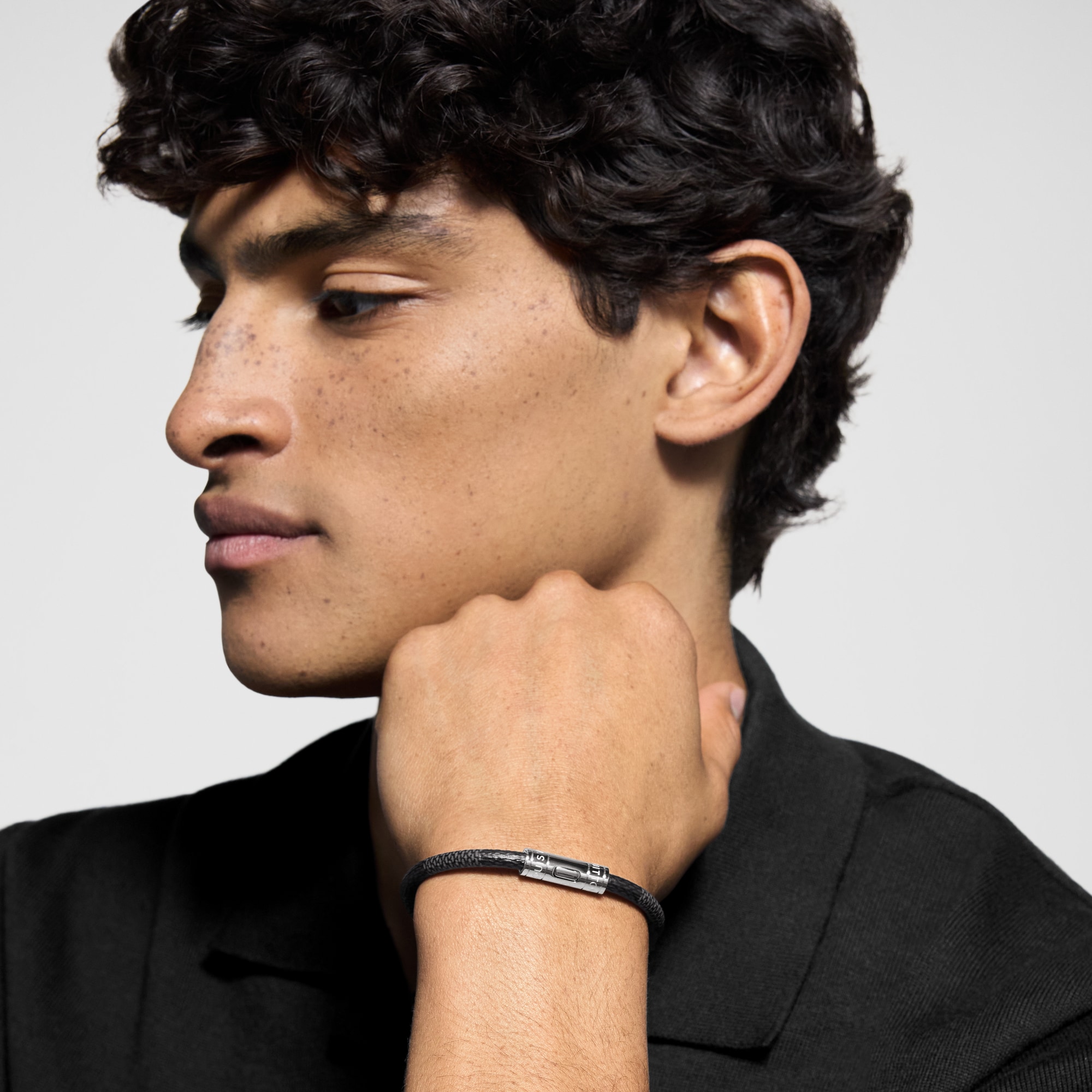 다미에 그라파이트 캔버스 패션 주얼리 패션 주얼리 전체 보기 킵 잇 팔찌 | 루이비통 공식 온라인 스토어® (크게 보기)