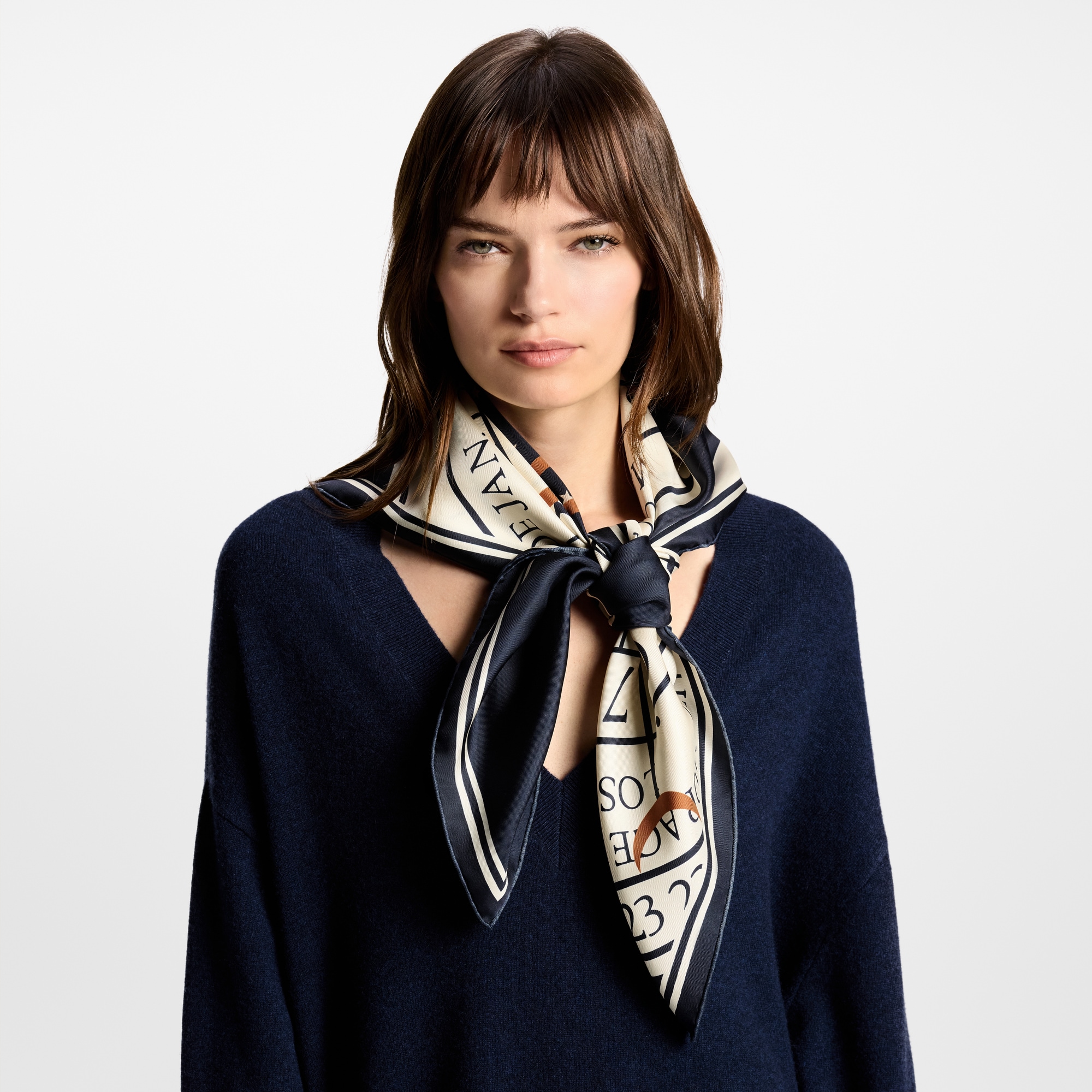 S00 액세서리 실크 스퀘어 & 방도 르 떵 당 보야주 스퀘어 90 | 루이비통 공식 온라인 스토어® (크게 보기)