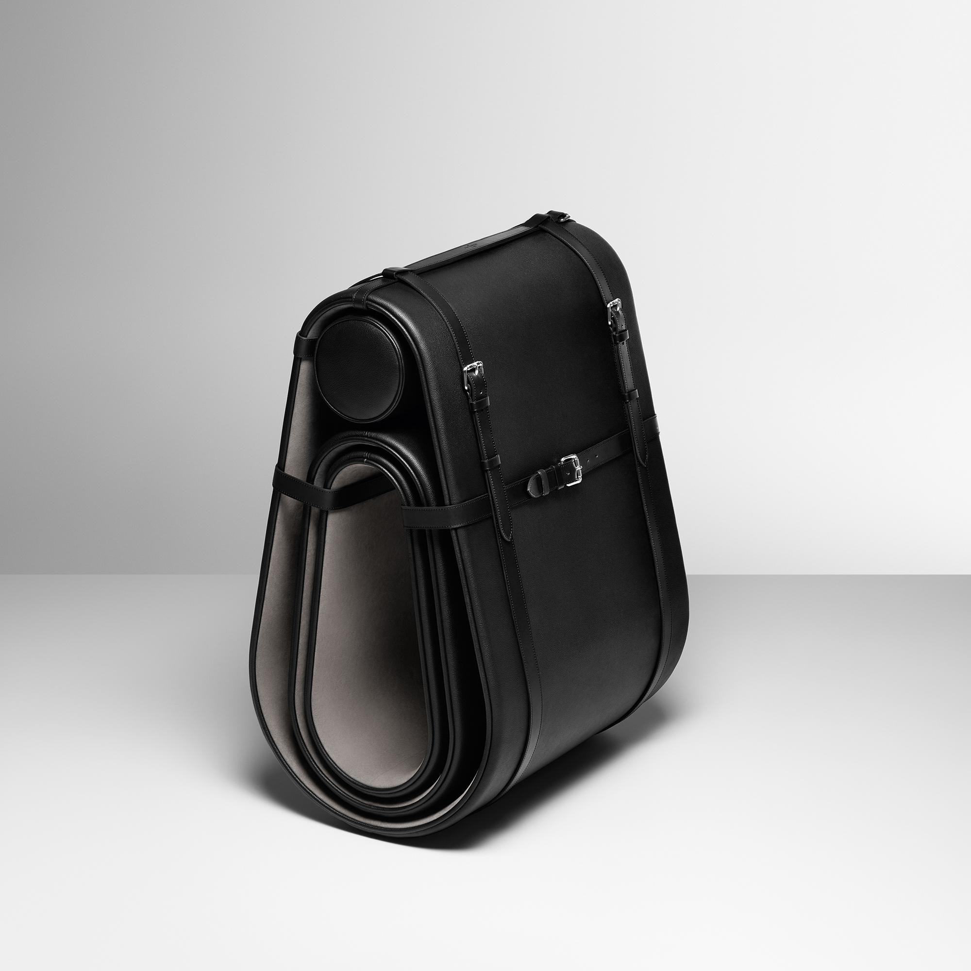  홈 & 아트 오브 다이닝 가구 라운지 체어 -  마르셀 반더스 | 루이비통 공식 온라인 스토어® (크게 보기)