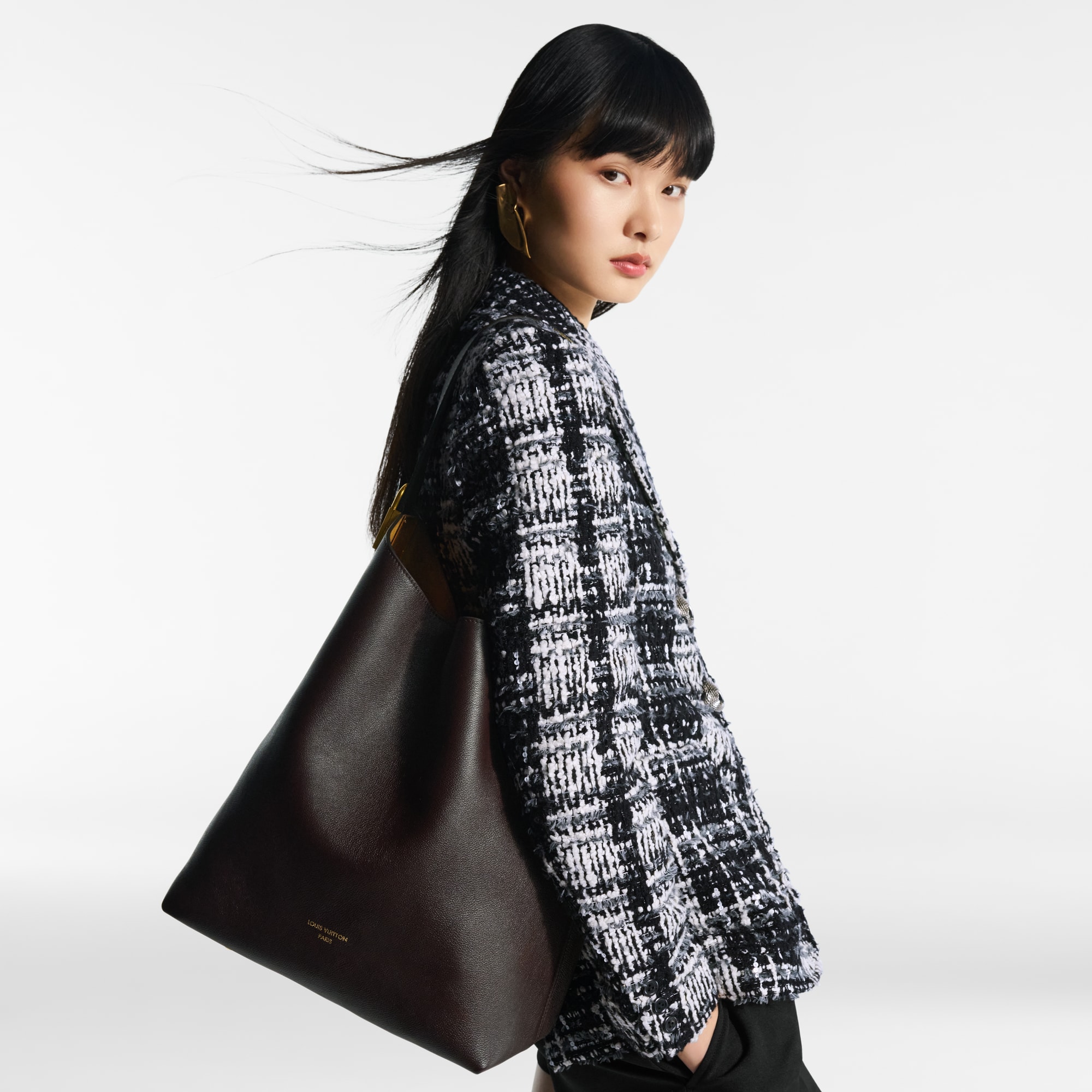 로우 키 핸드백 핸드백 전체 보기 로우 키 호보 MM | 루이비통 공식 온라인 스토어® (크게 보기)