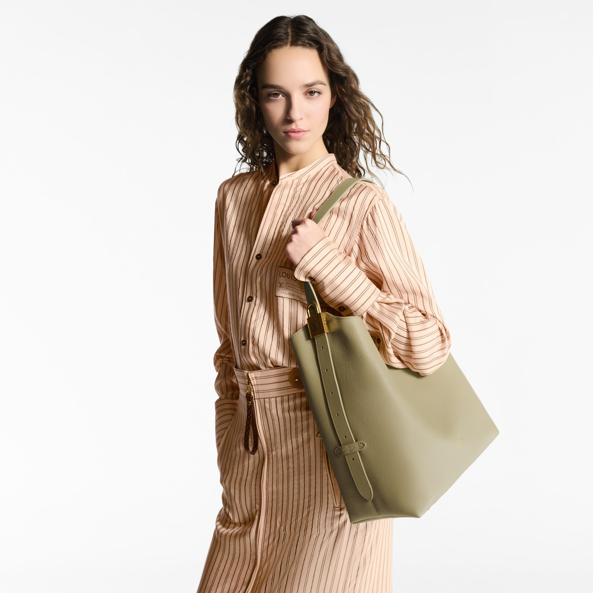 로우 키 핸드백 핸드백 전체 보기 로우 키 호보 MM | 루이비통 공식 온라인 스토어® (크게 보기)