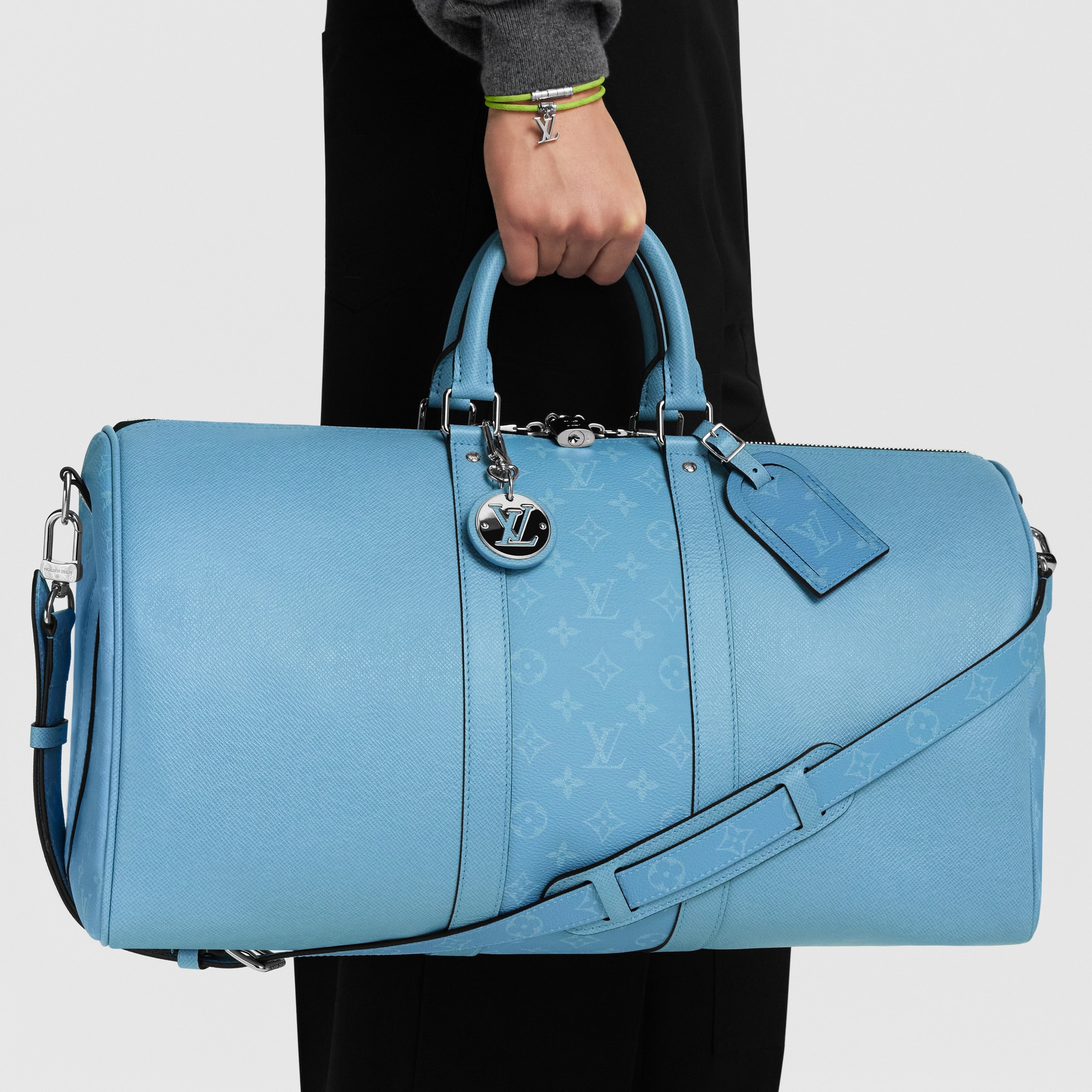 S00 액세서리 키 홀더 & 백참 LV 서클 (LV Circle) 키 홀더 & 백 참 | 루이비통 공식 온라인 스토어® (크게 보기)