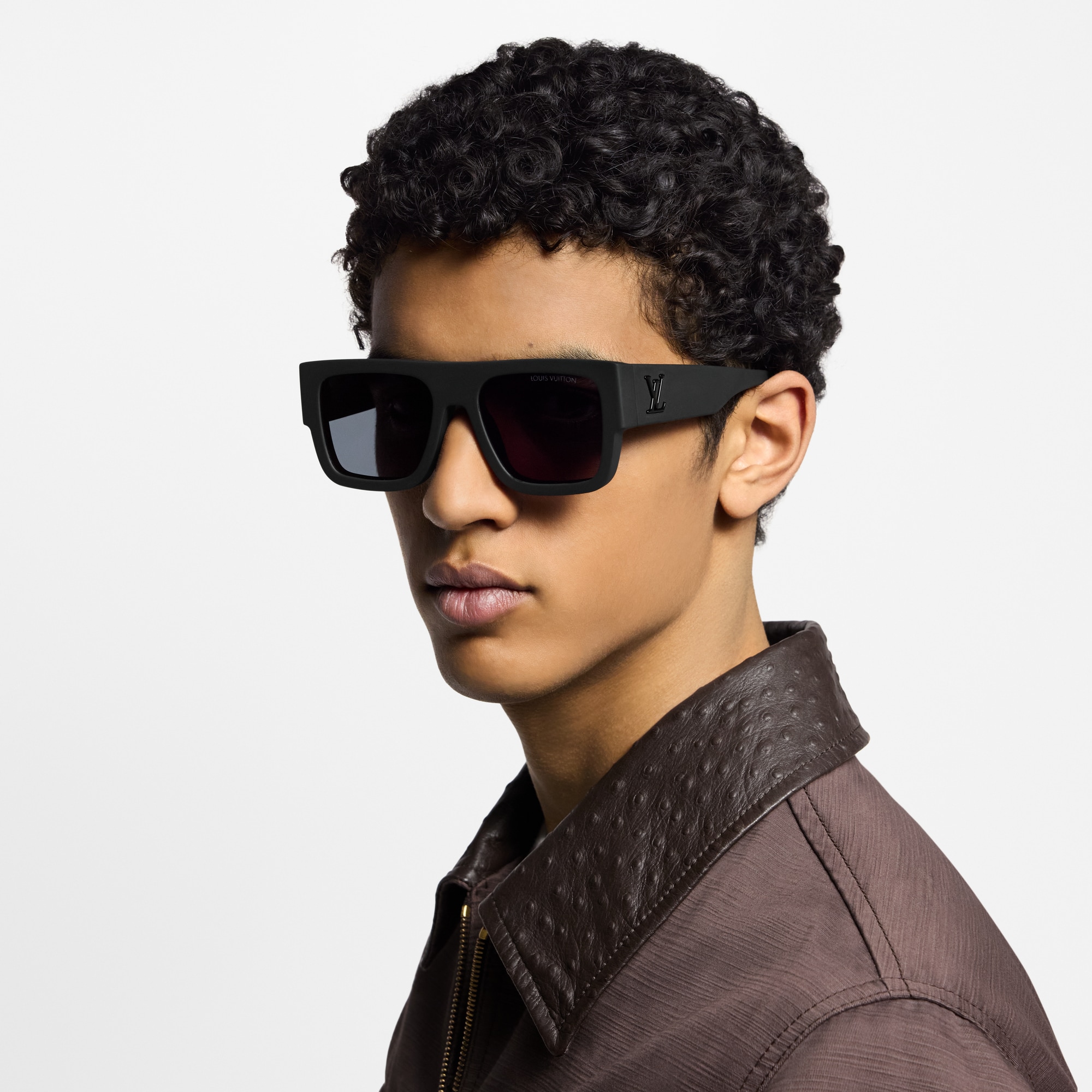 S00 액세서리 선글라스 LV 클래시 (LV Clash) 라지 스퀘어 선글라스 | 루이비통 공식 온라인 스토어® (크게 보기)