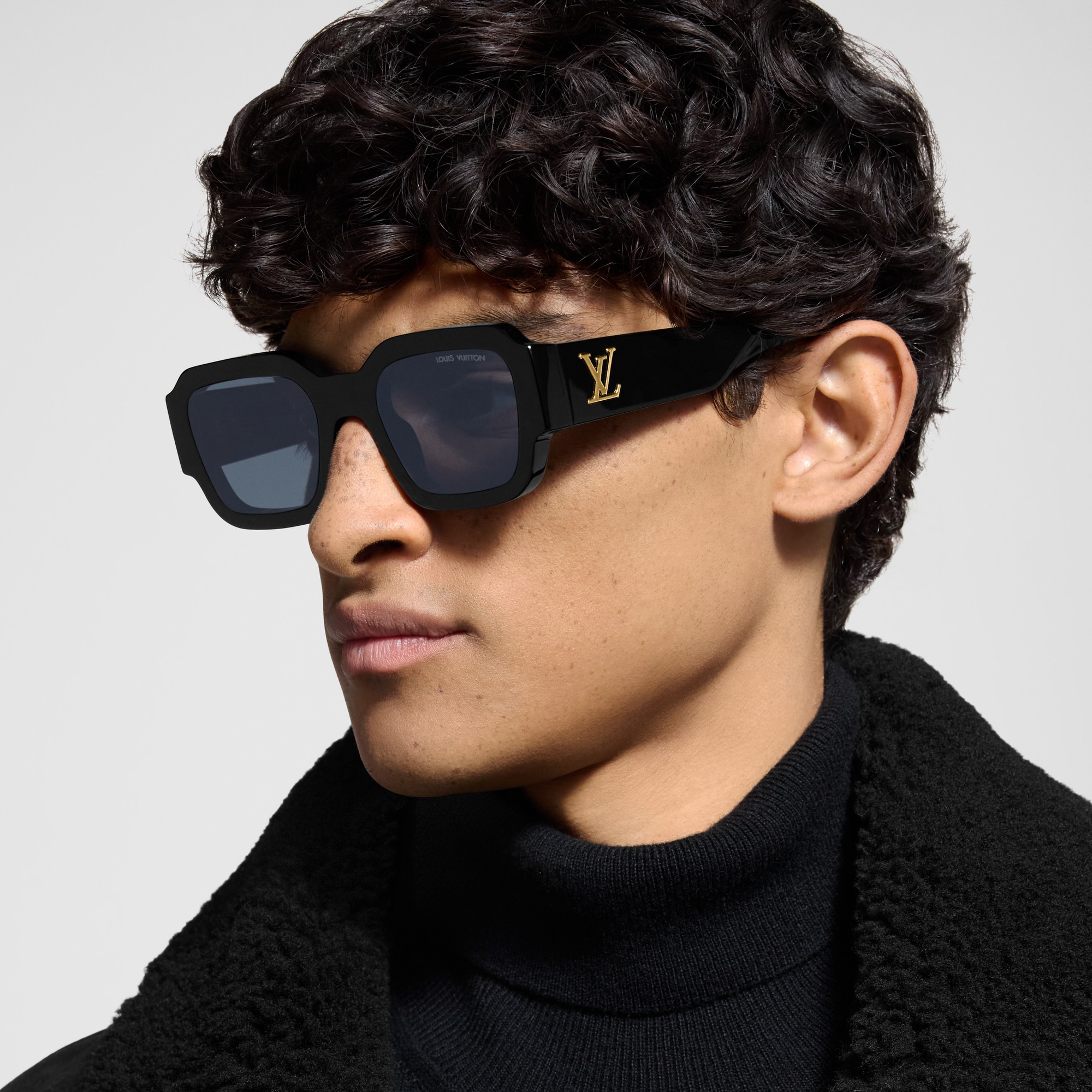 S00 액세서리 선글라스 LV 클래시 (LV Clash) 라운드 스퀘어 선글라스 | 루이비통 공식 온라인 스토어® (크게 보기)