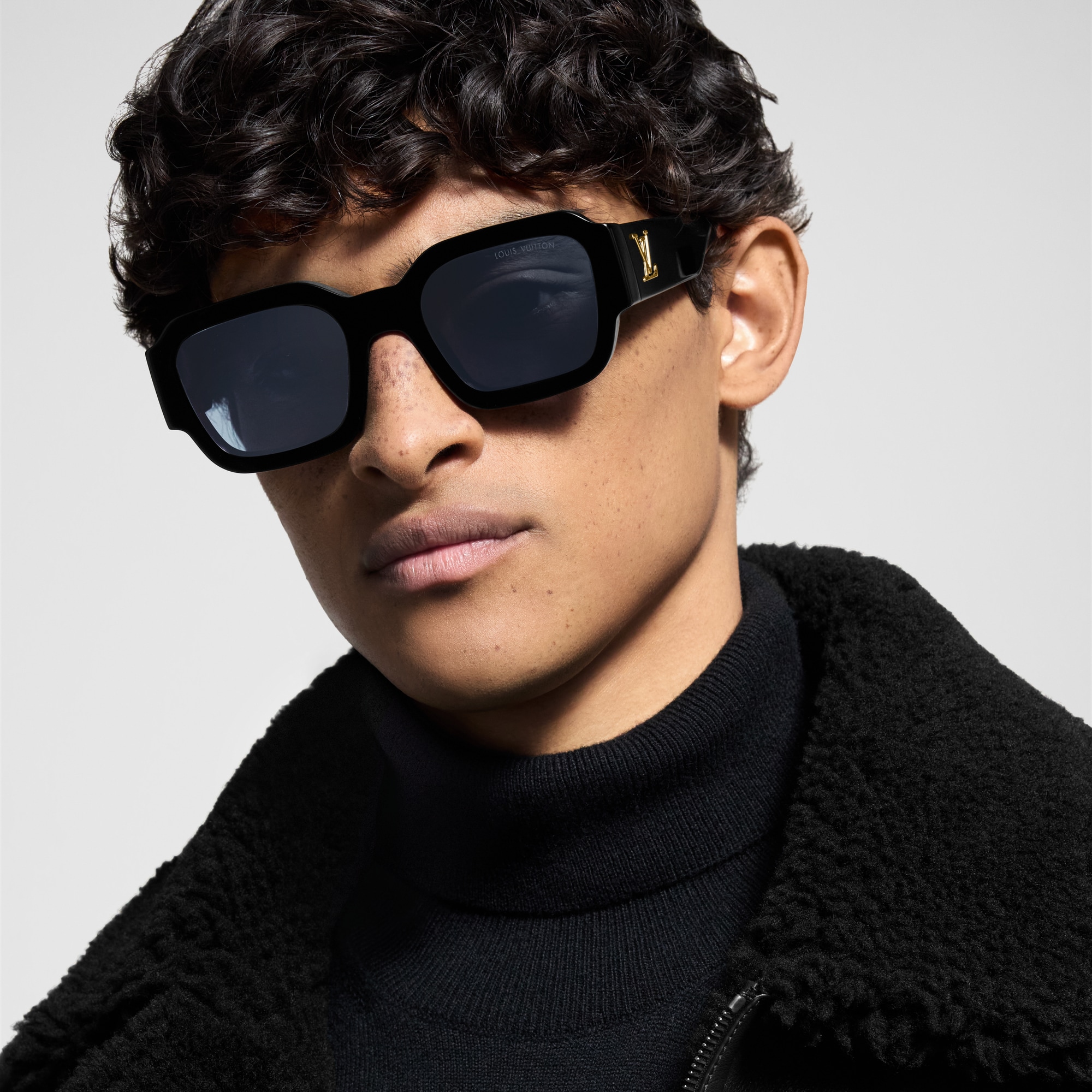 S00 액세서리 선글라스 LV 클래시 (LV Clash) 라운드 스퀘어 선글라스 | 루이비통 공식 온라인 스토어® (크게 보기)