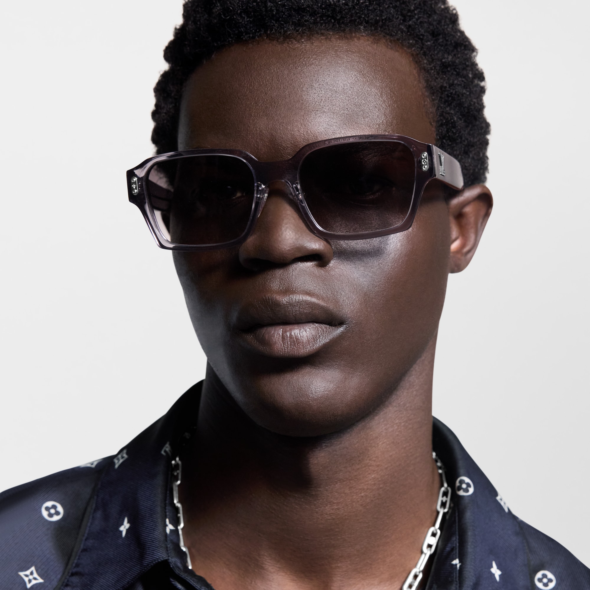 S00 액세서리 선글라스 LV 컨피던스 (LV Confidence) 스퀘어 선글라스 | 루이비통 공식 온라인 스토어® (크게 보기)