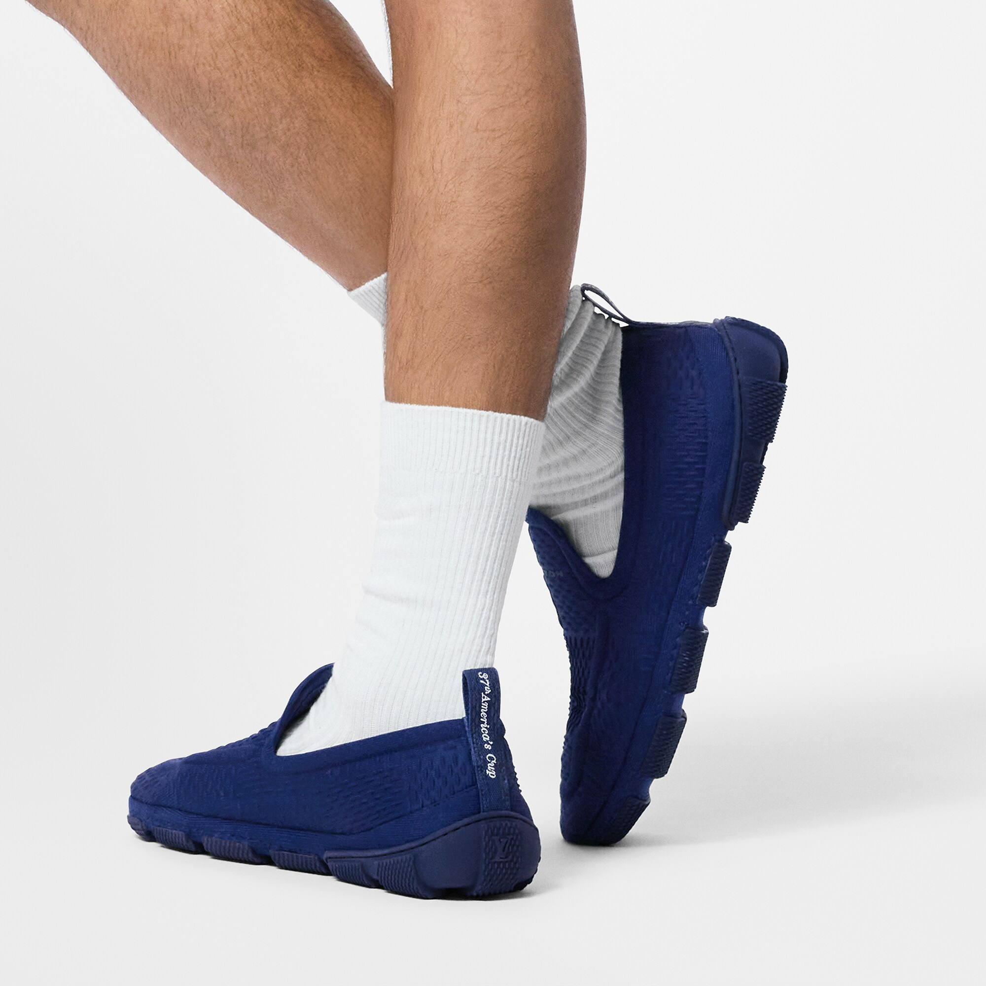  슈즈 로퍼 & 모카신 LV 덱 모카신 | 루이비통 공식 온라인 스토어® (크게 보기)