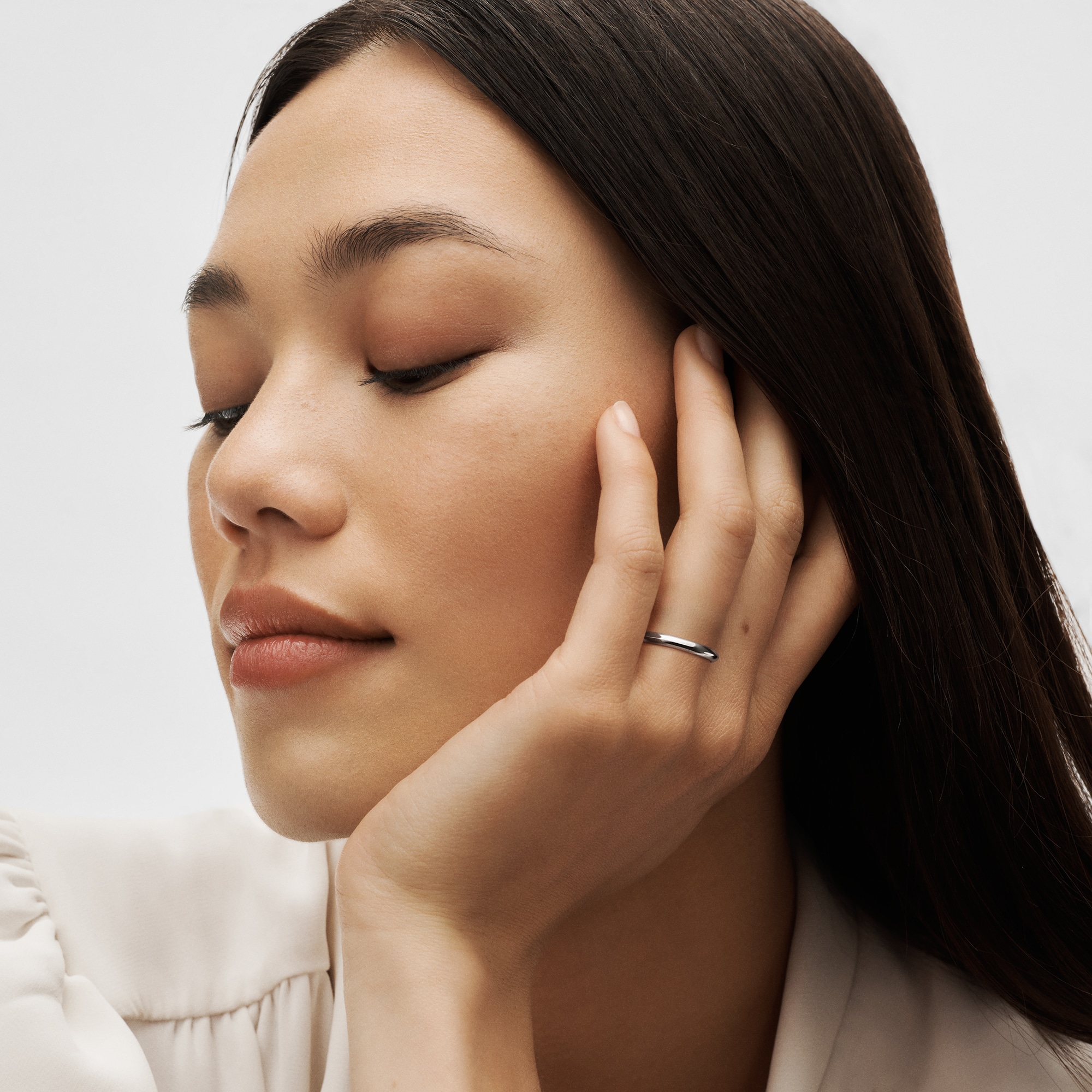  카테고리 웨딩밴드 LV 다이아몬드(LV Diamonds) 2.5mm 웨딩 밴드, 플래티넘 | 루이비통 공식 온라인 스토어® (크게 보기)